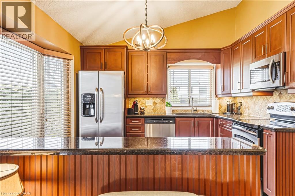 577 Tomahawk Crescent, Ancaster, ON - Indoor Photo Showing Kitchen