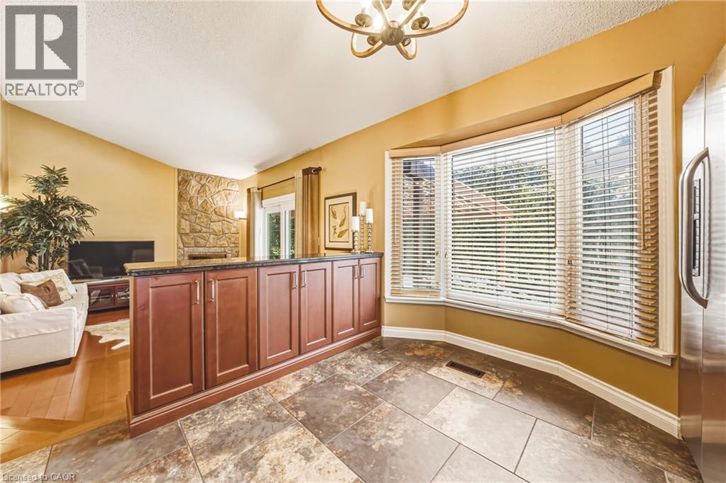 577 Tomahawk Crescent, Ancaster, ON - Indoor Photo Showing Other Room