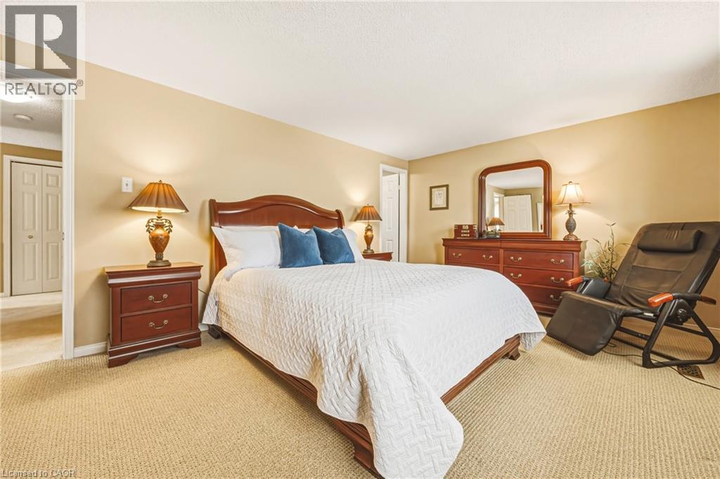 577 Tomahawk Crescent, Ancaster, ON - Indoor Photo Showing Bedroom