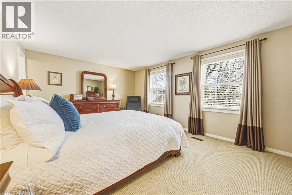 577 Tomahawk Crescent, Ancaster, ON - Indoor Photo Showing Bedroom