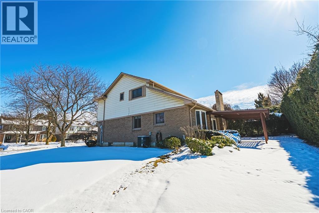 577 Tomahawk Crescent, Ancaster, ON - Outdoor