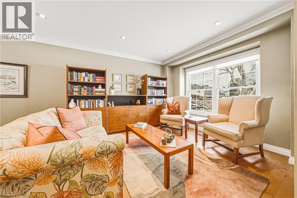 577 Tomahawk Crescent, Ancaster, ON - Indoor Photo Showing Living Room