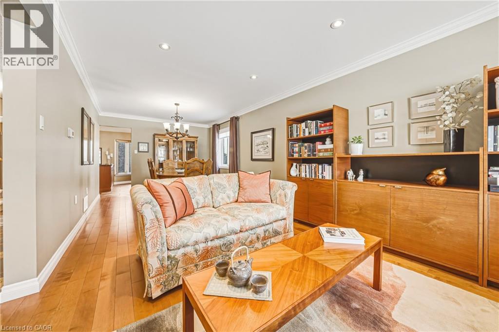 577 Tomahawk Crescent, Ancaster, ON - Indoor Photo Showing Living Room