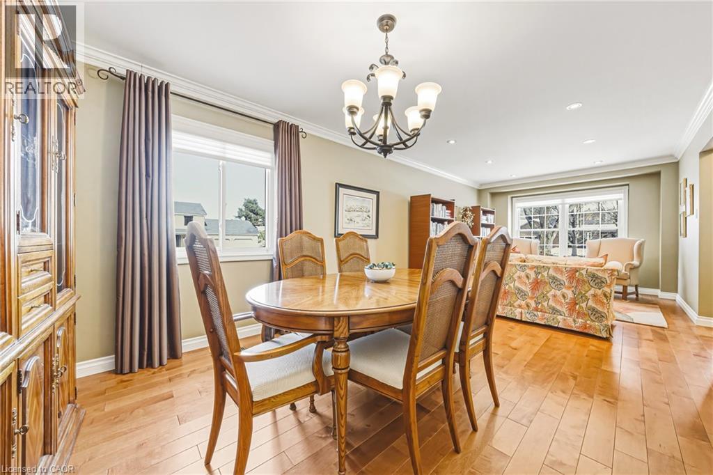 577 Tomahawk Crescent, Ancaster, ON - Indoor Photo Showing Dining Room