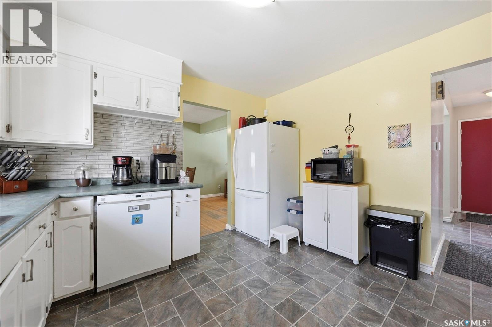 2349 Easthill, Saskatoon, SK - Indoor Photo Showing Kitchen