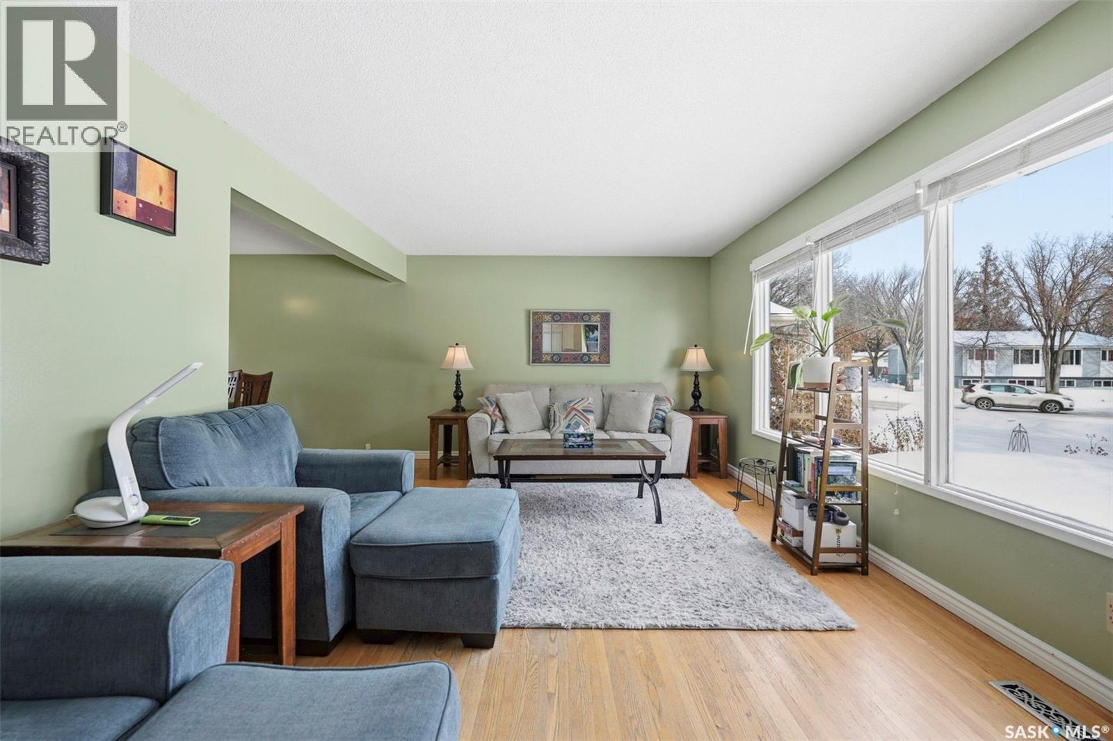 2349 Easthill, Saskatoon, SK - Indoor Photo Showing Living Room