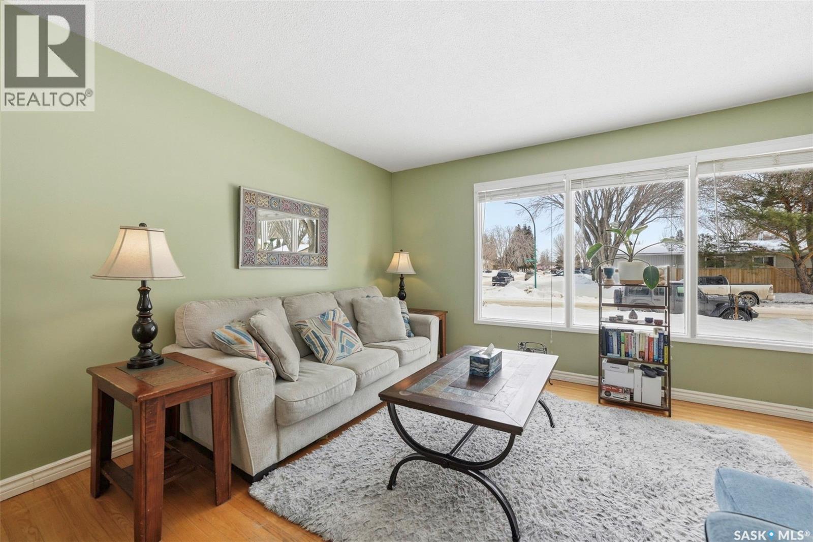 2349 Easthill, Saskatoon, SK - Indoor Photo Showing Living Room