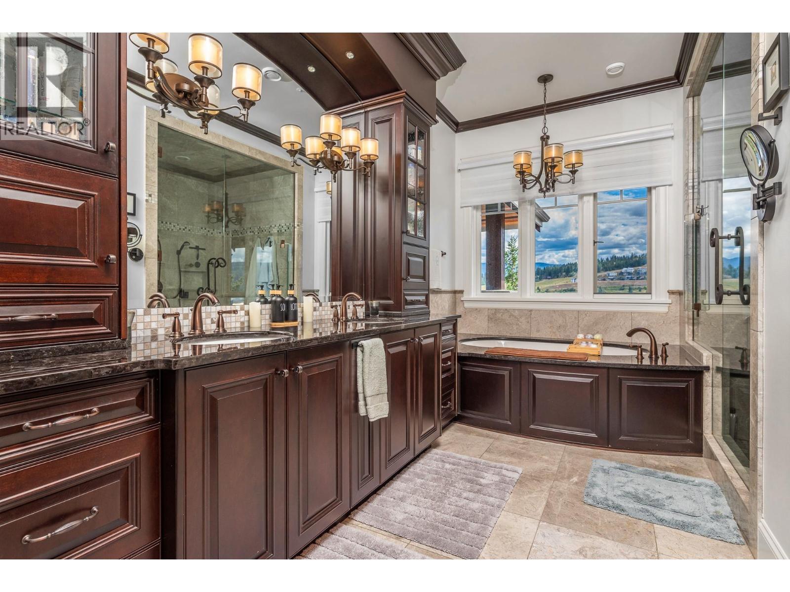 602 Falcon Point Way, Vernon, BC - Indoor Photo Showing Bathroom