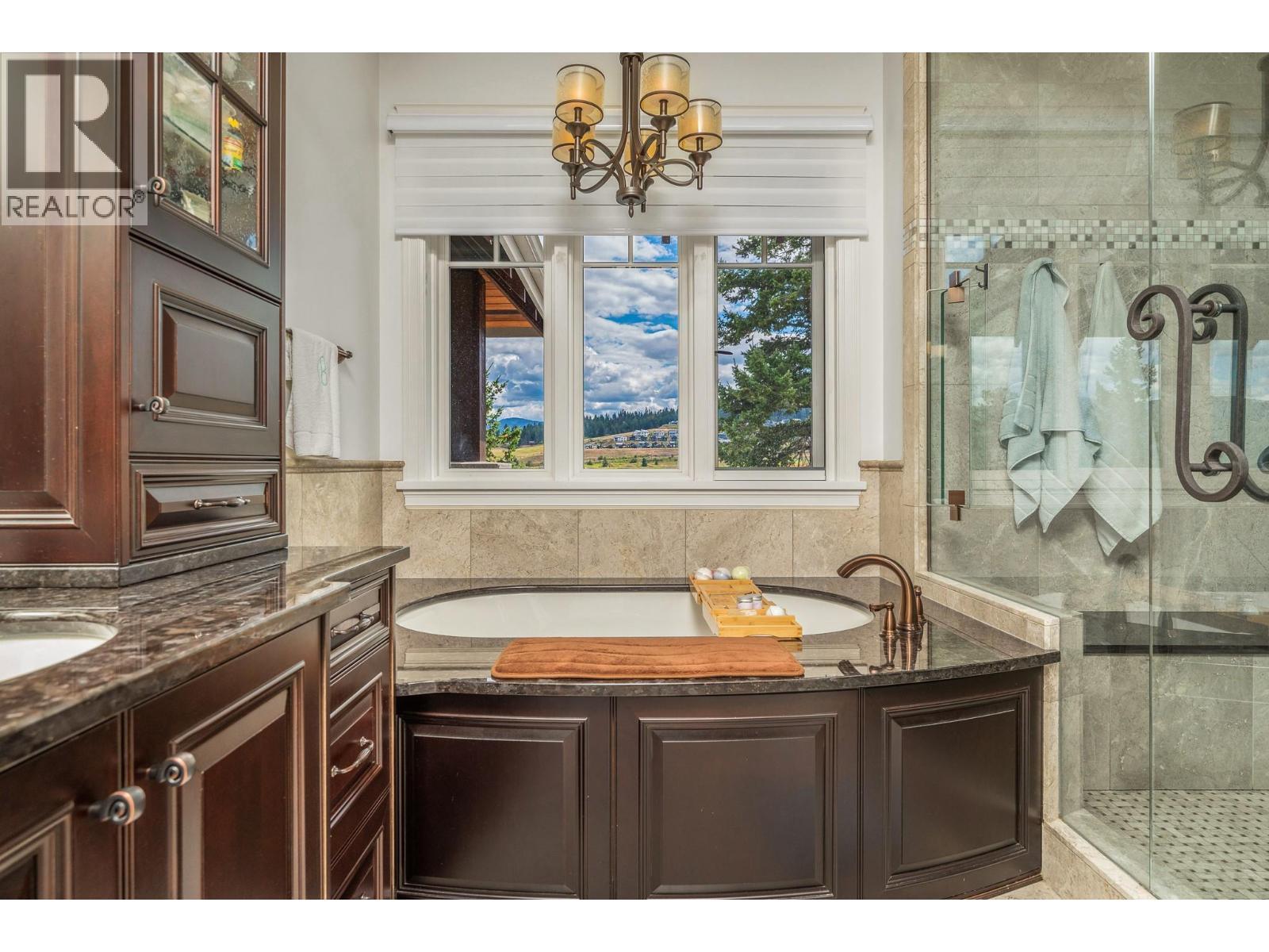 602 Falcon Point Way, Vernon, BC - Indoor Photo Showing Bathroom
