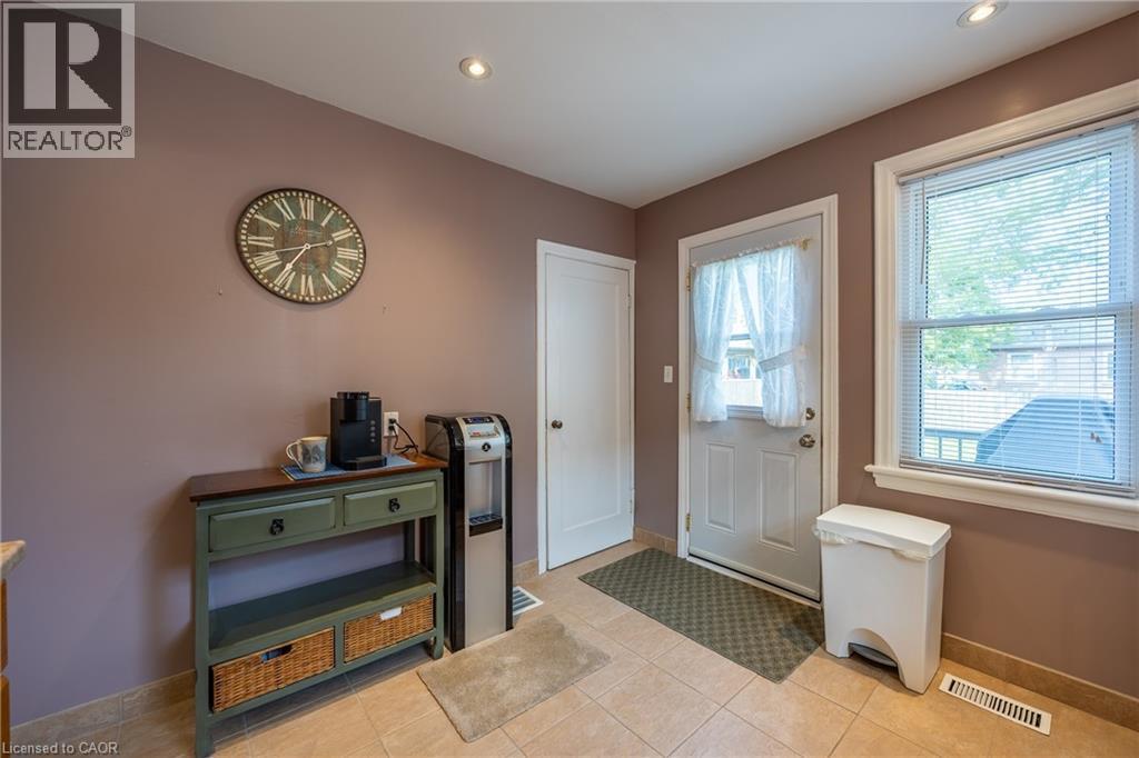 290 East 14Th Street, Hamilton, ON - Indoor Photo Showing Other Room