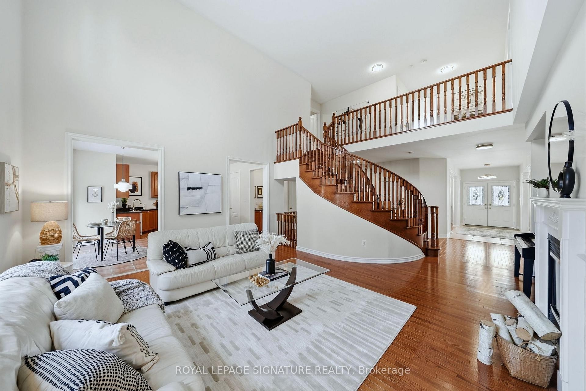 192 Williamson Drive E, Ajax, ON - Indoor Photo Showing Living Room