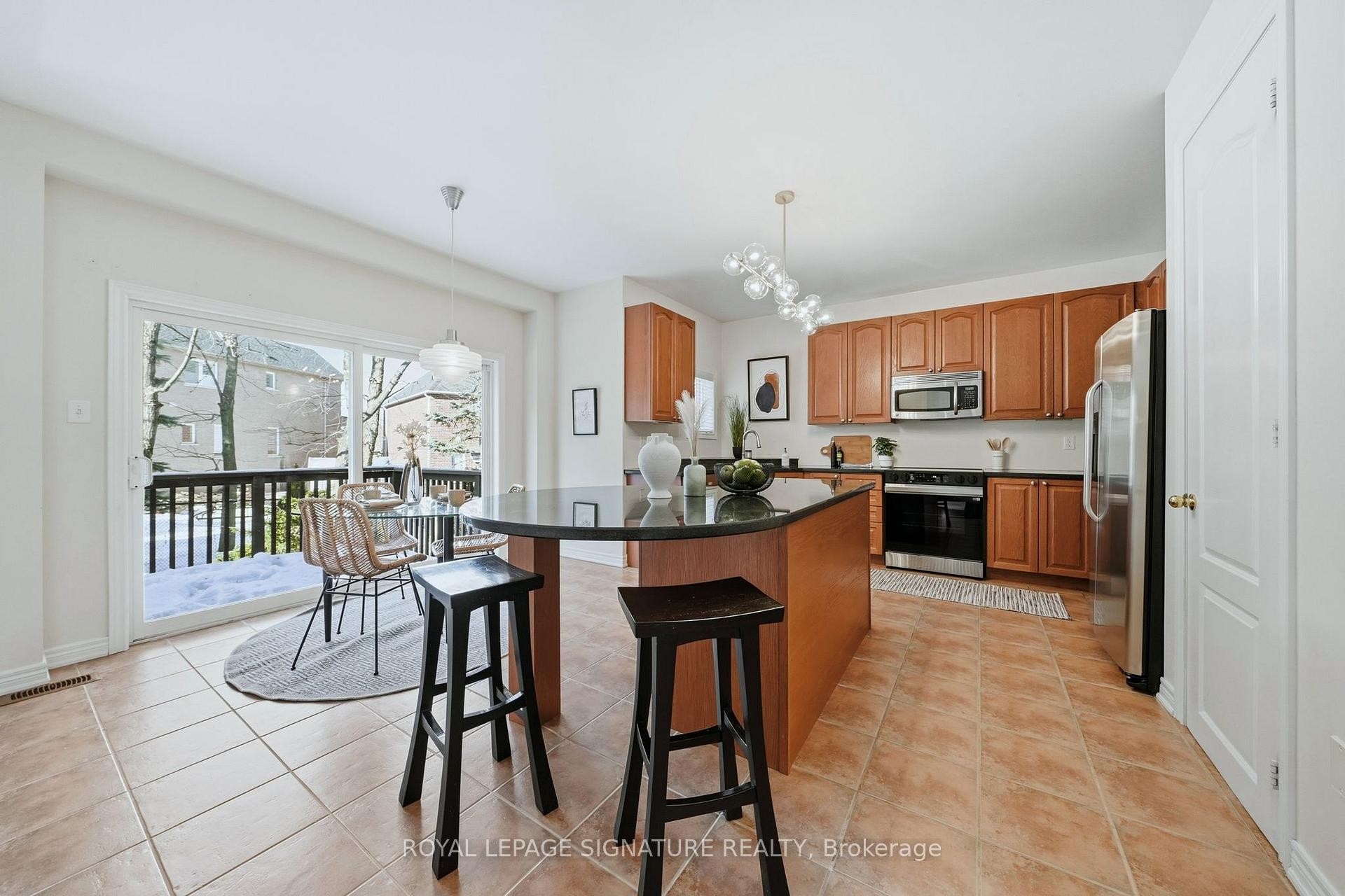 192 Williamson Drive E, Ajax, ON - Indoor Photo Showing Kitchen