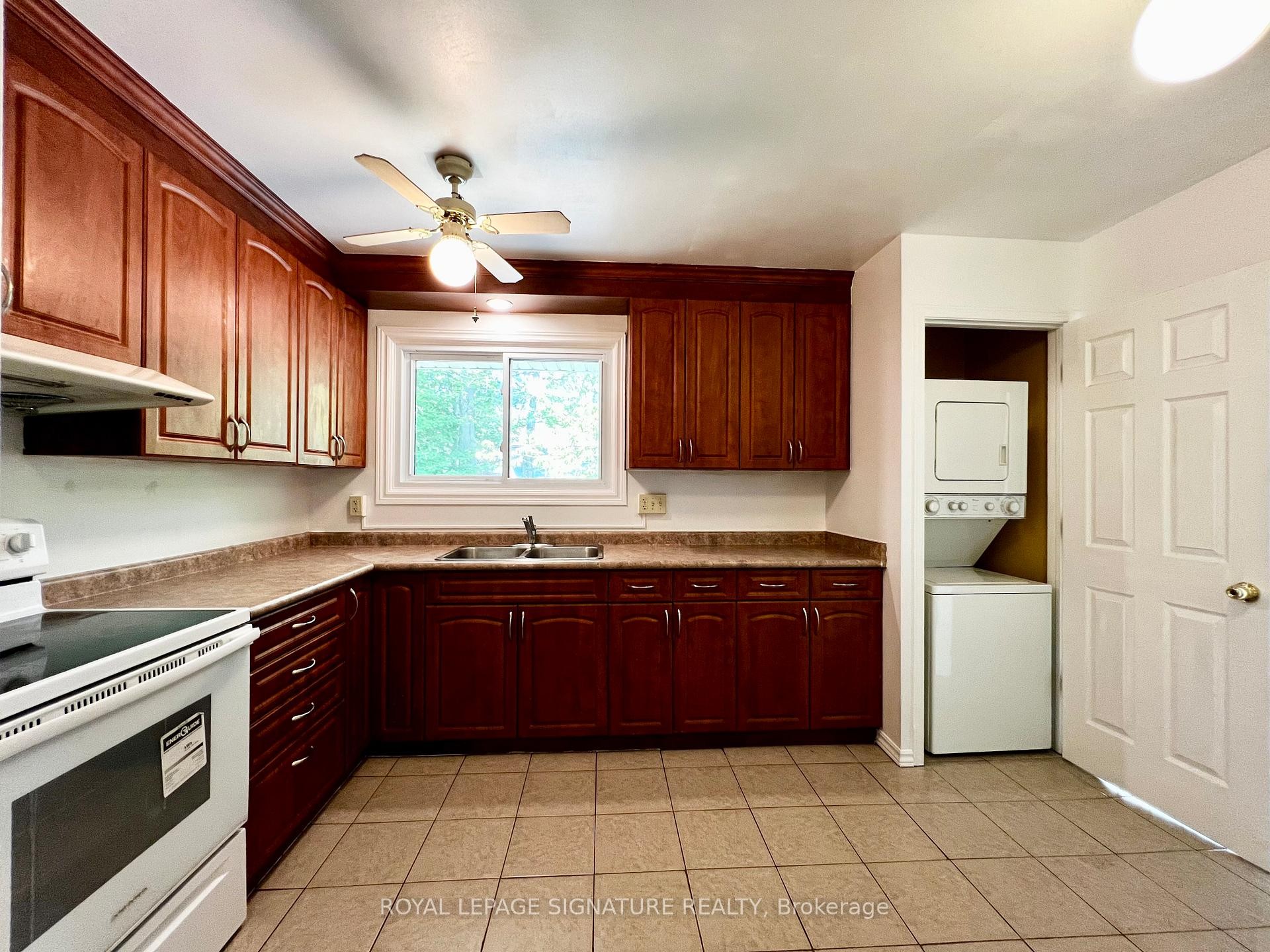 194 Cedarbrae Avenue, Waterloo, ON - Indoor Photo Showing Kitchen With Double Sink