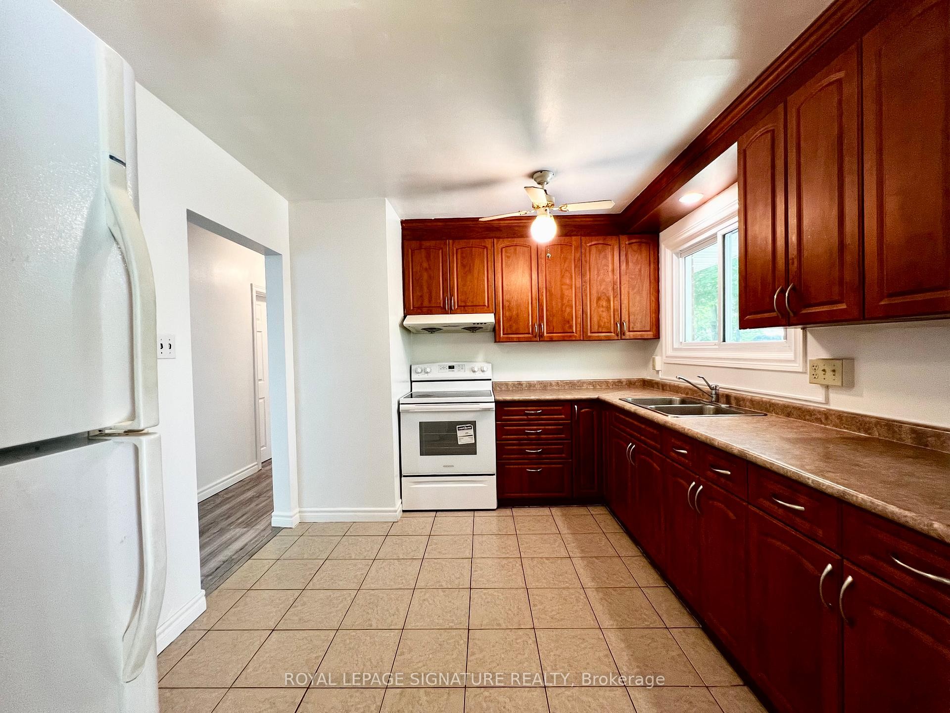 194 Cedarbrae Avenue, Waterloo, ON - Indoor Photo Showing Kitchen With Double Sink