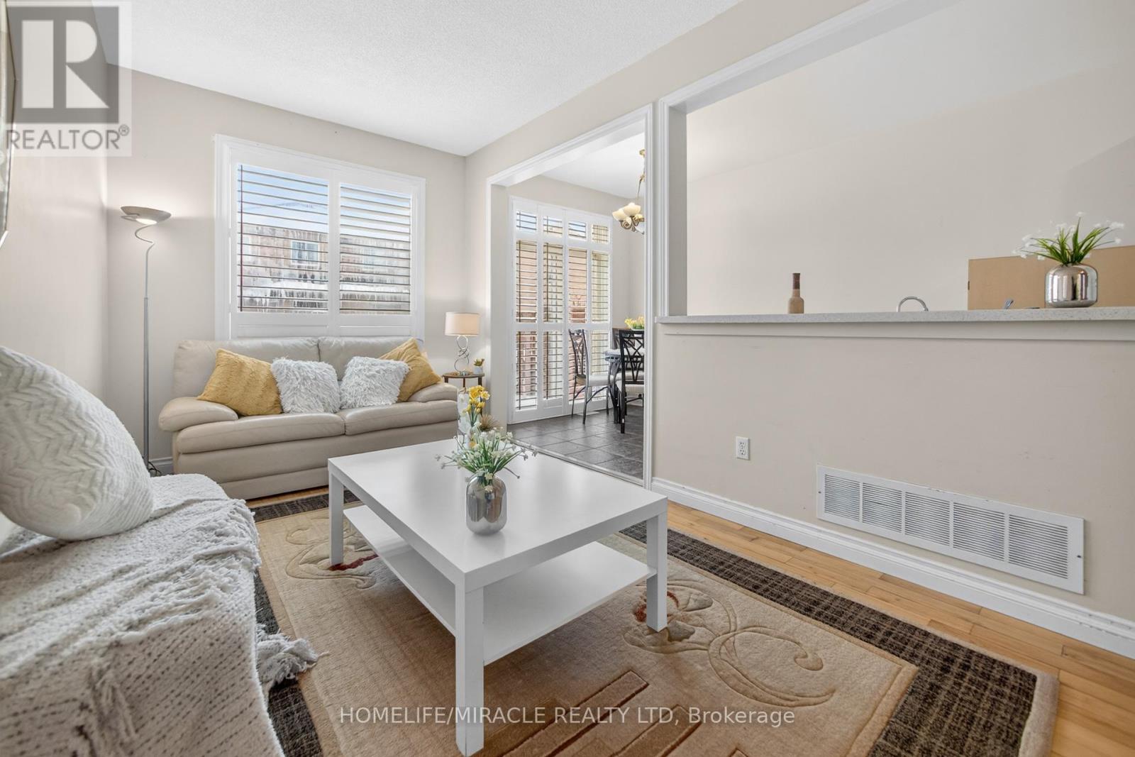 967 Ledbury Crescent, Mississauga, ON - Indoor Photo Showing Living Room