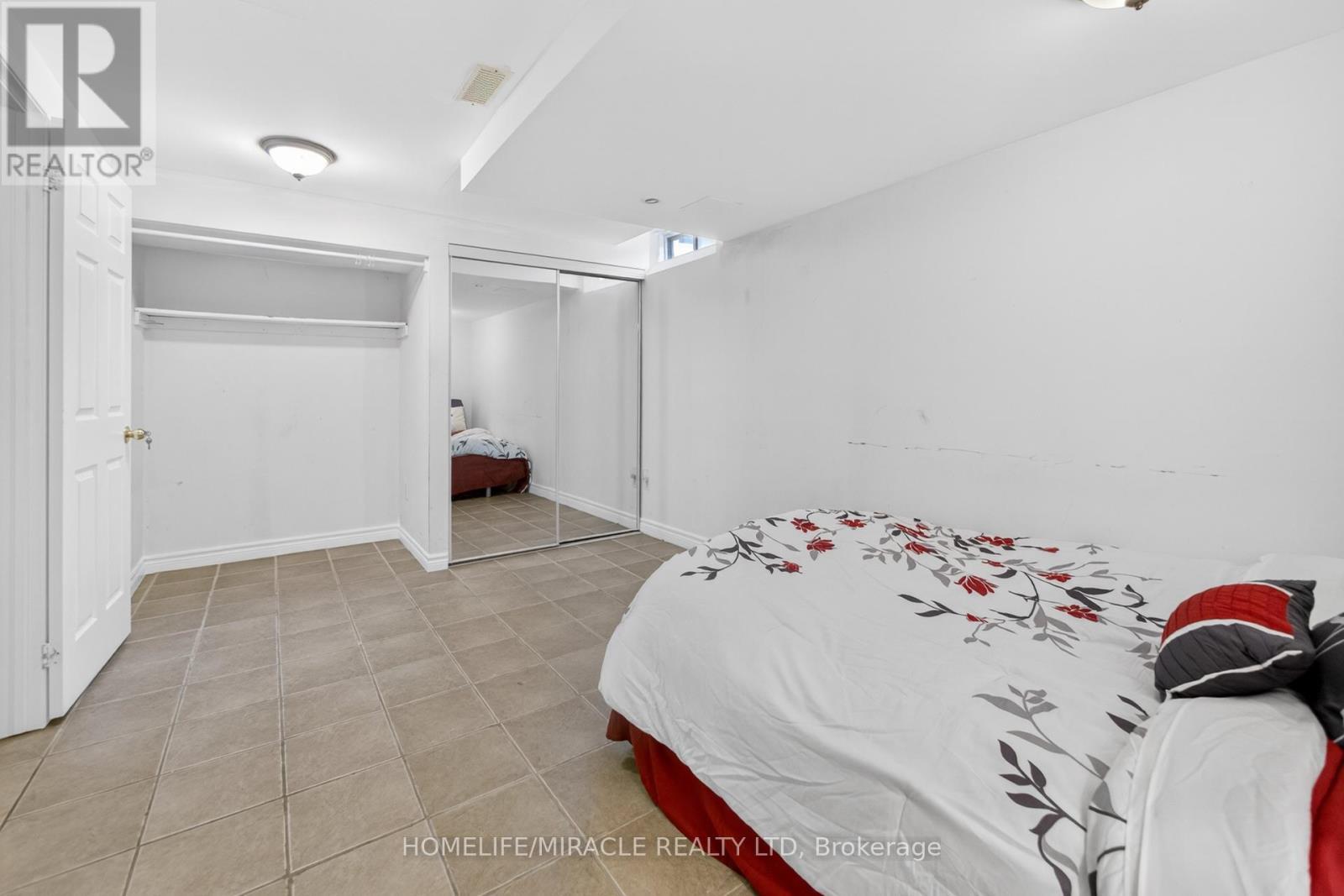 967 Ledbury Crescent, Mississauga, ON - Indoor Photo Showing Bedroom