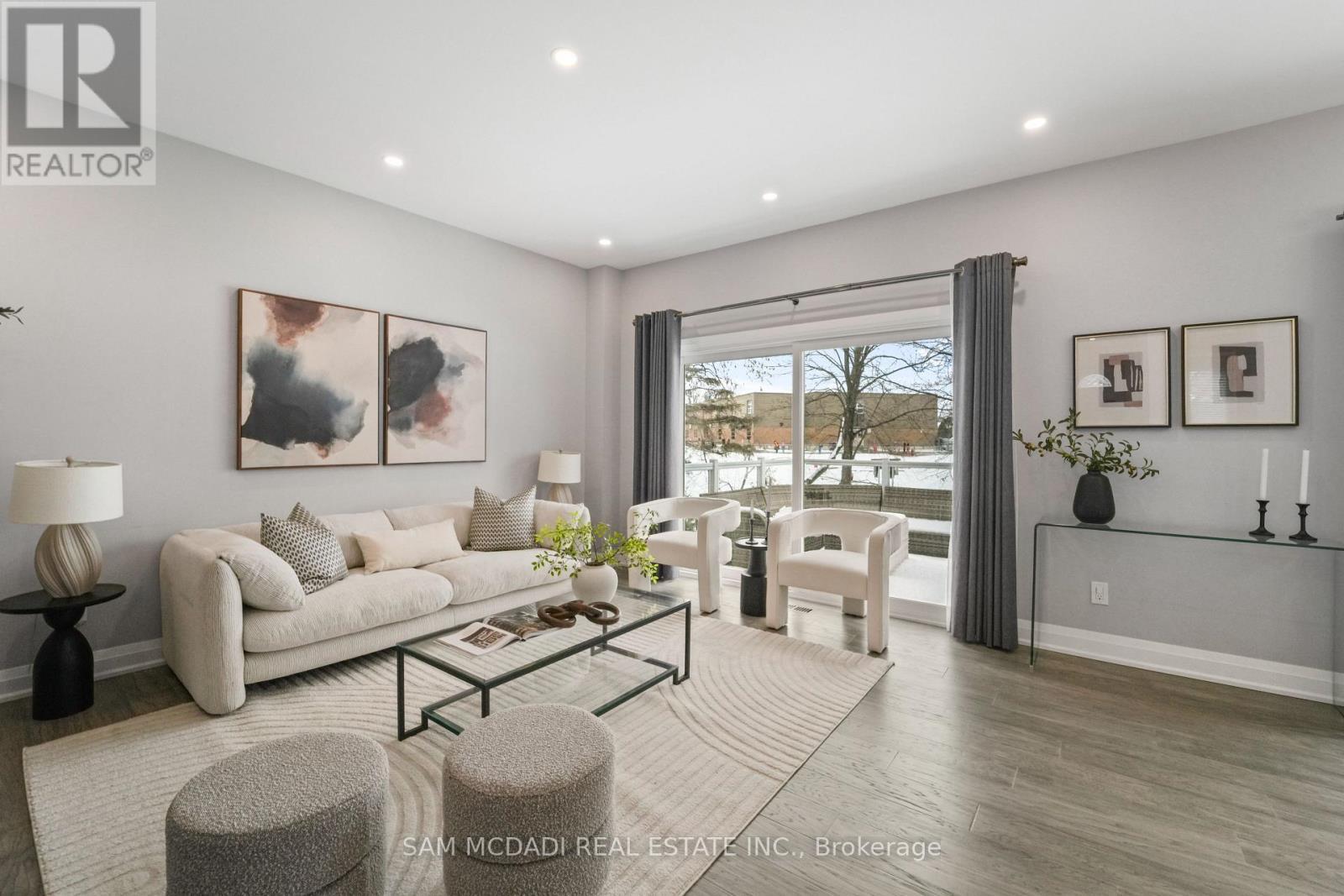 4235 Pheasant Run, Mississauga, ON - Indoor Photo Showing Living Room