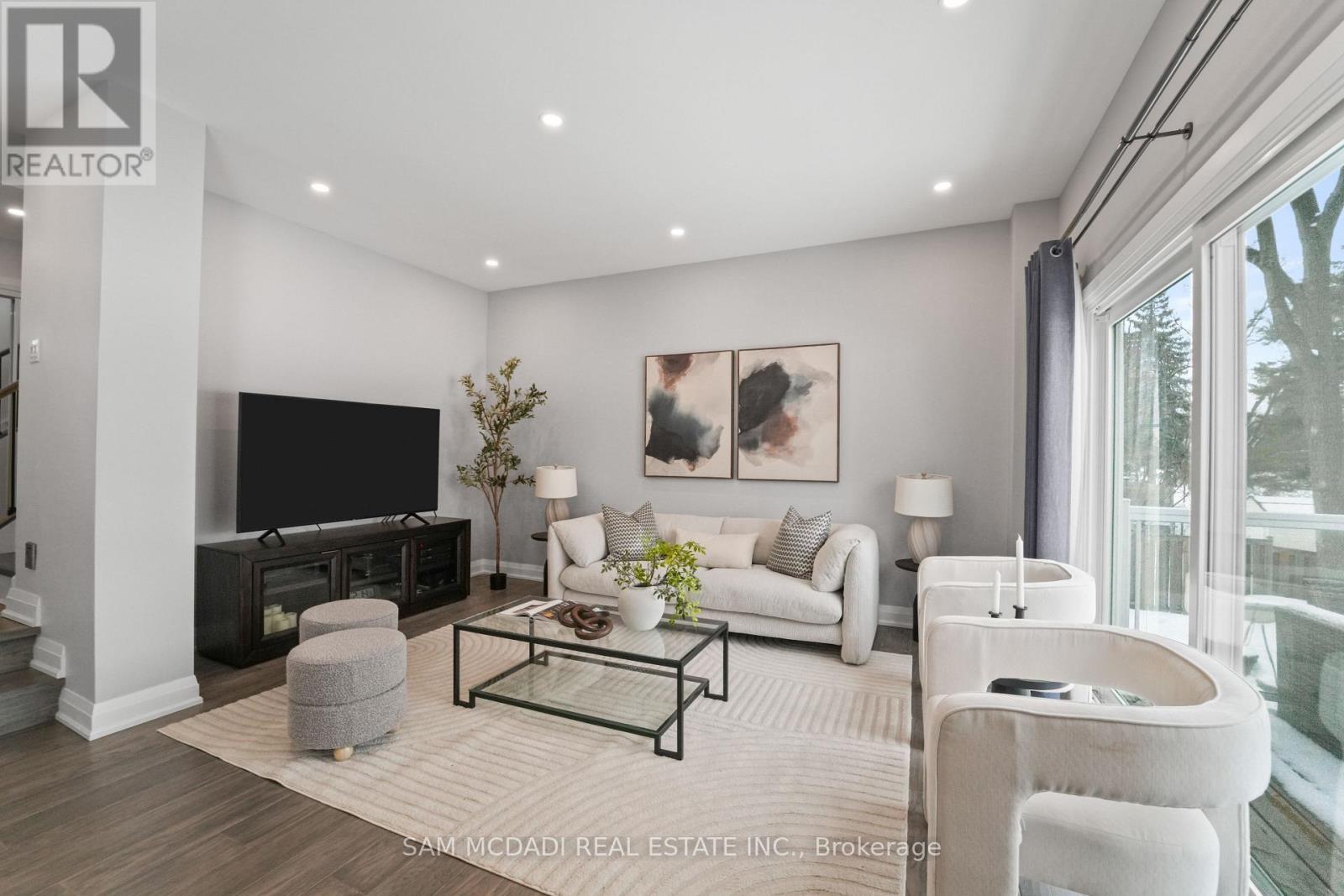 4235 Pheasant Run, Mississauga, ON - Indoor Photo Showing Living Room