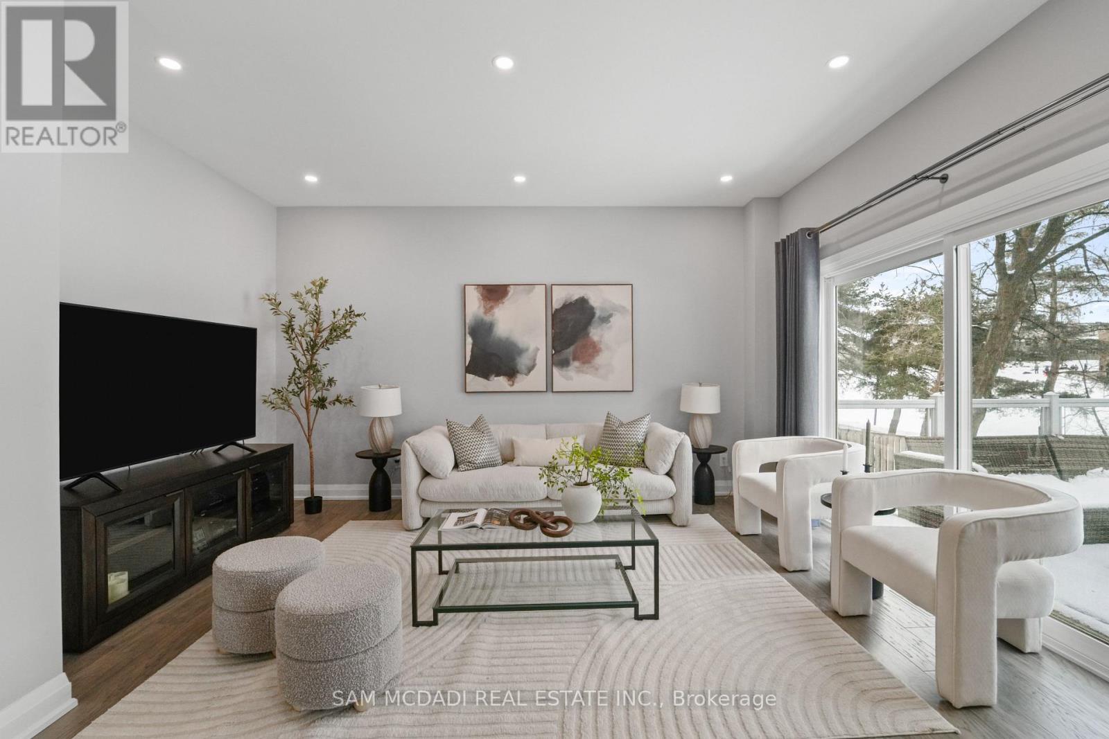 4235 Pheasant Run, Mississauga, ON - Indoor Photo Showing Living Room