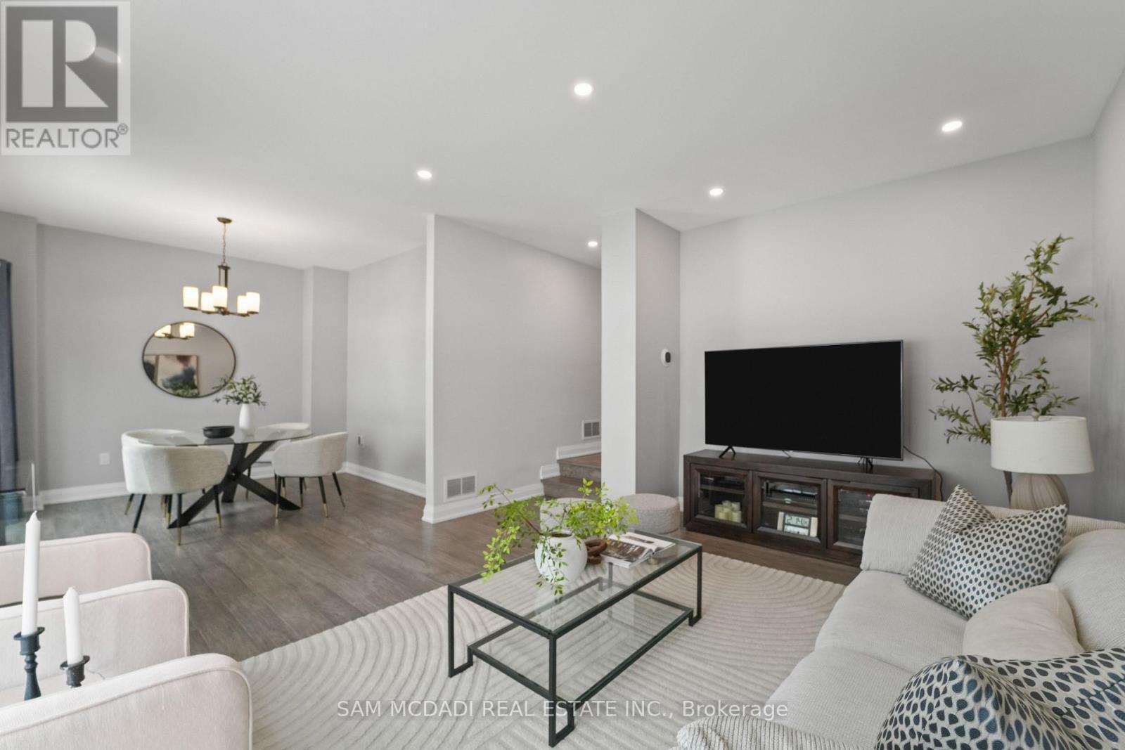 4235 Pheasant Run, Mississauga, ON - Indoor Photo Showing Living Room