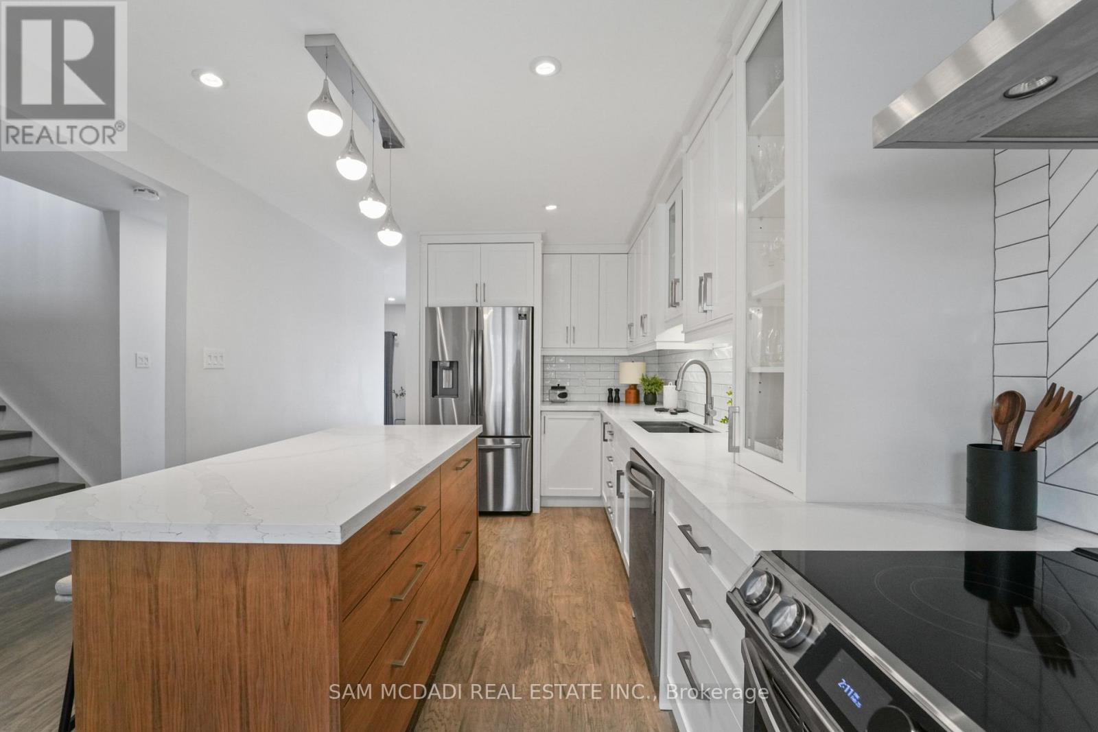 4235 Pheasant Run, Mississauga, ON - Indoor Photo Showing Kitchen With Stainless Steel Kitchen With Upgraded Kitchen