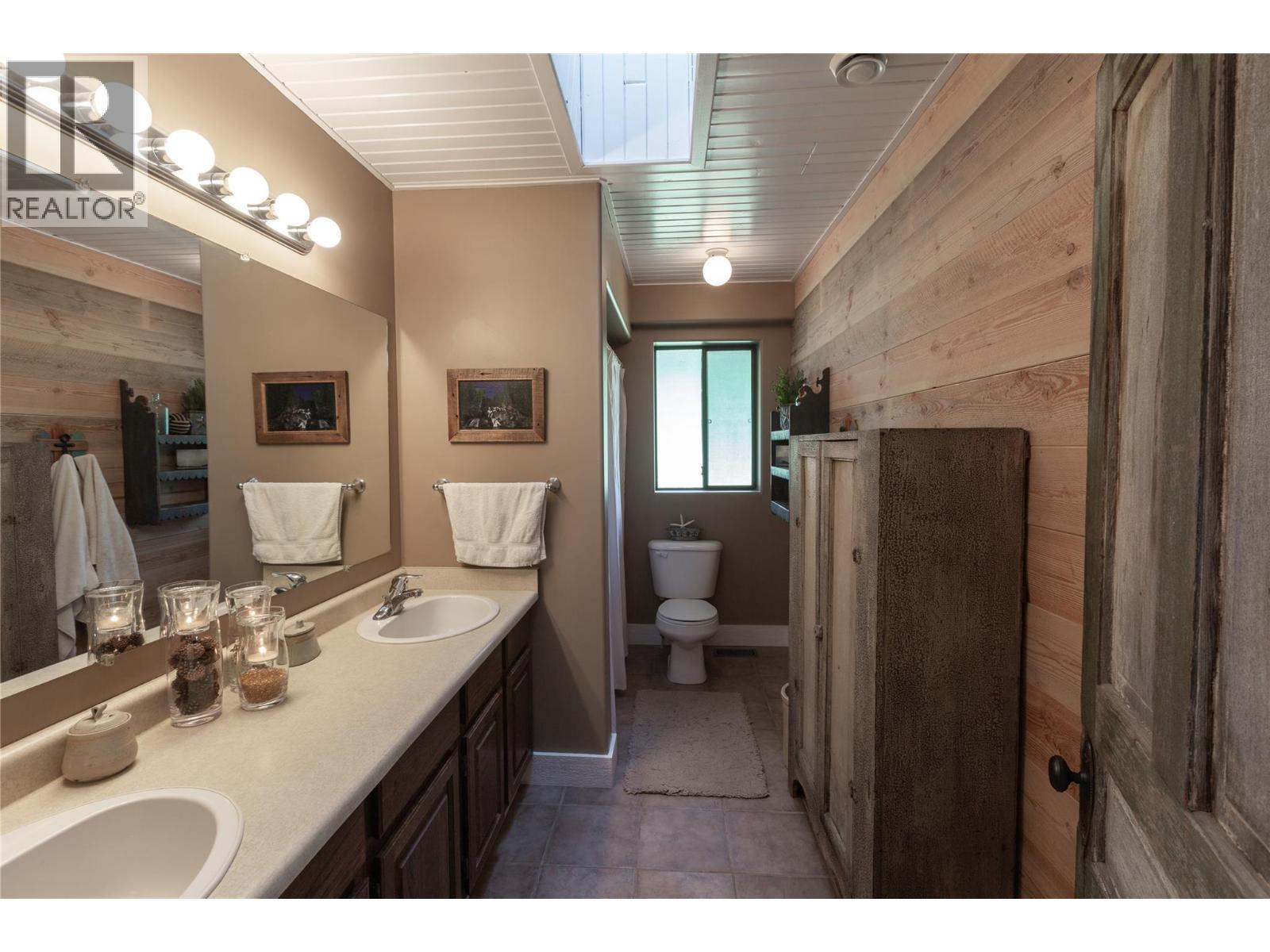 2523 Evans Road, Celista, BC - Indoor Photo Showing Bathroom