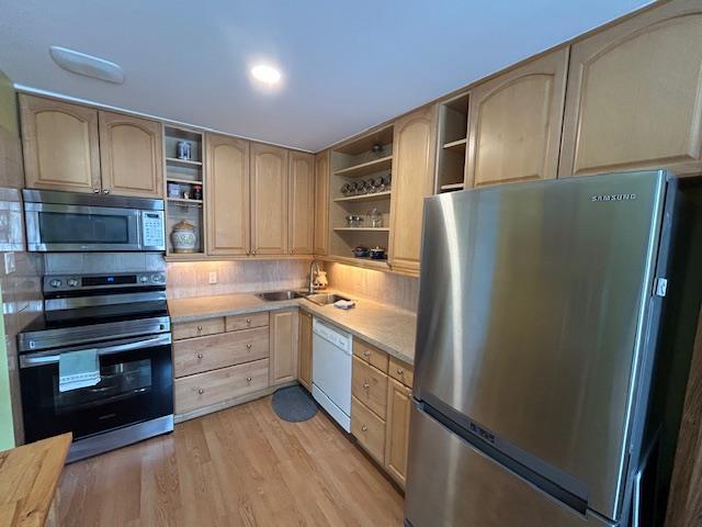 Kitchen - 622 Hamilton Avenue, Winnipeg, MB - Indoor Photo Showing Kitchen
