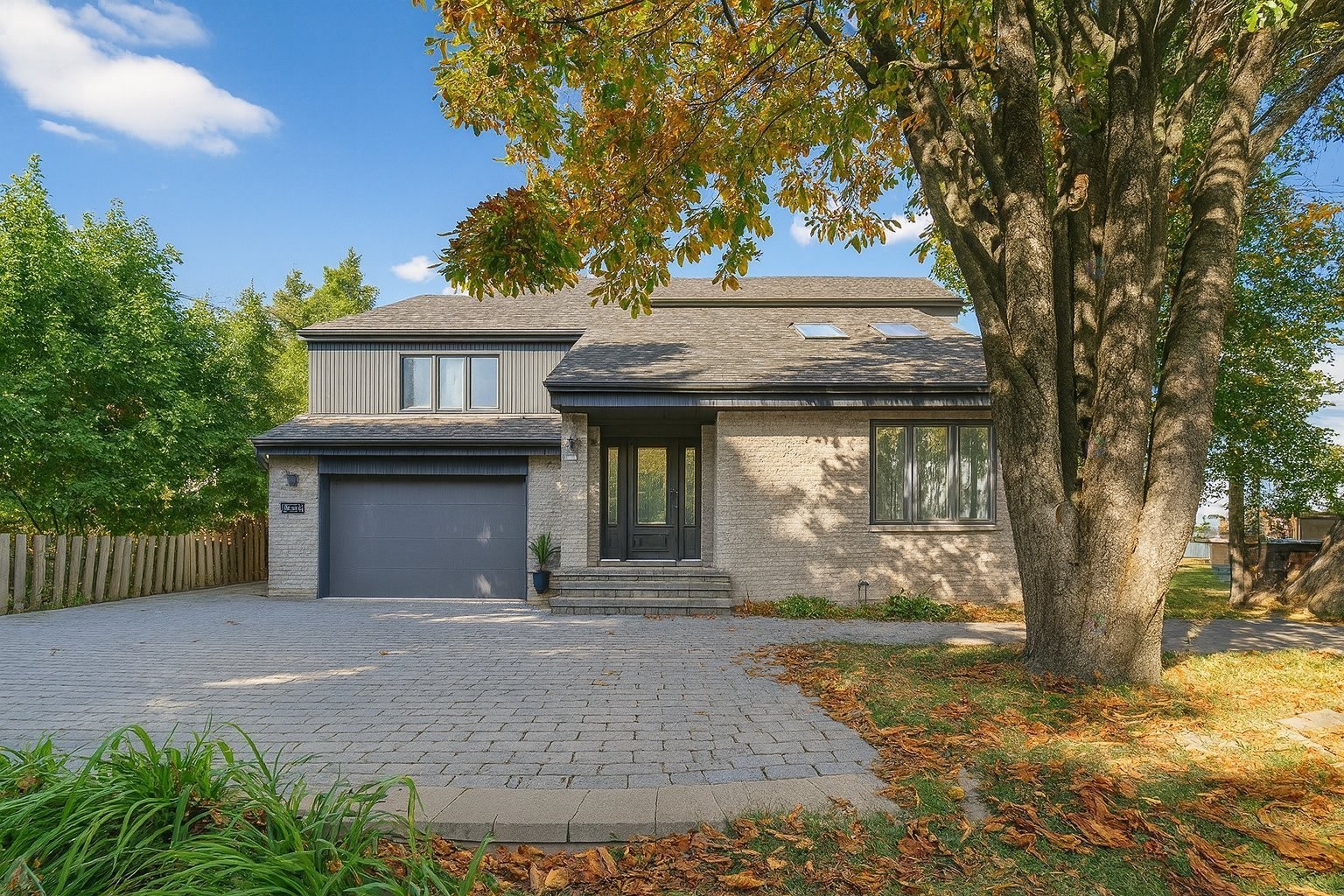 Façade - 8940 Boul. Marie-Victorin, Brossard, QC - Outdoor