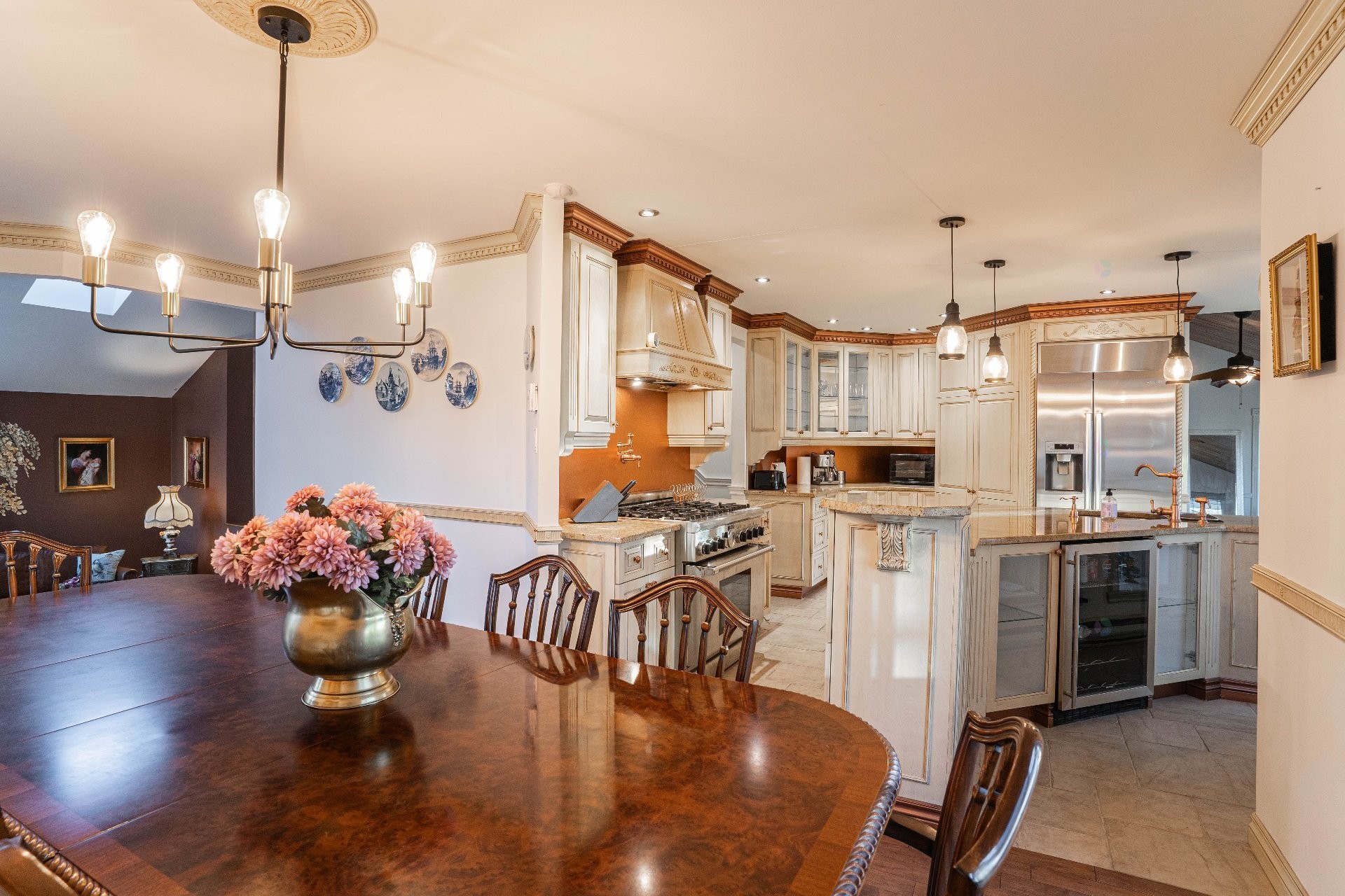 Coin-repas - 8940 Boul. Marie-Victorin, Brossard, QC - Indoor Photo Showing Dining Room