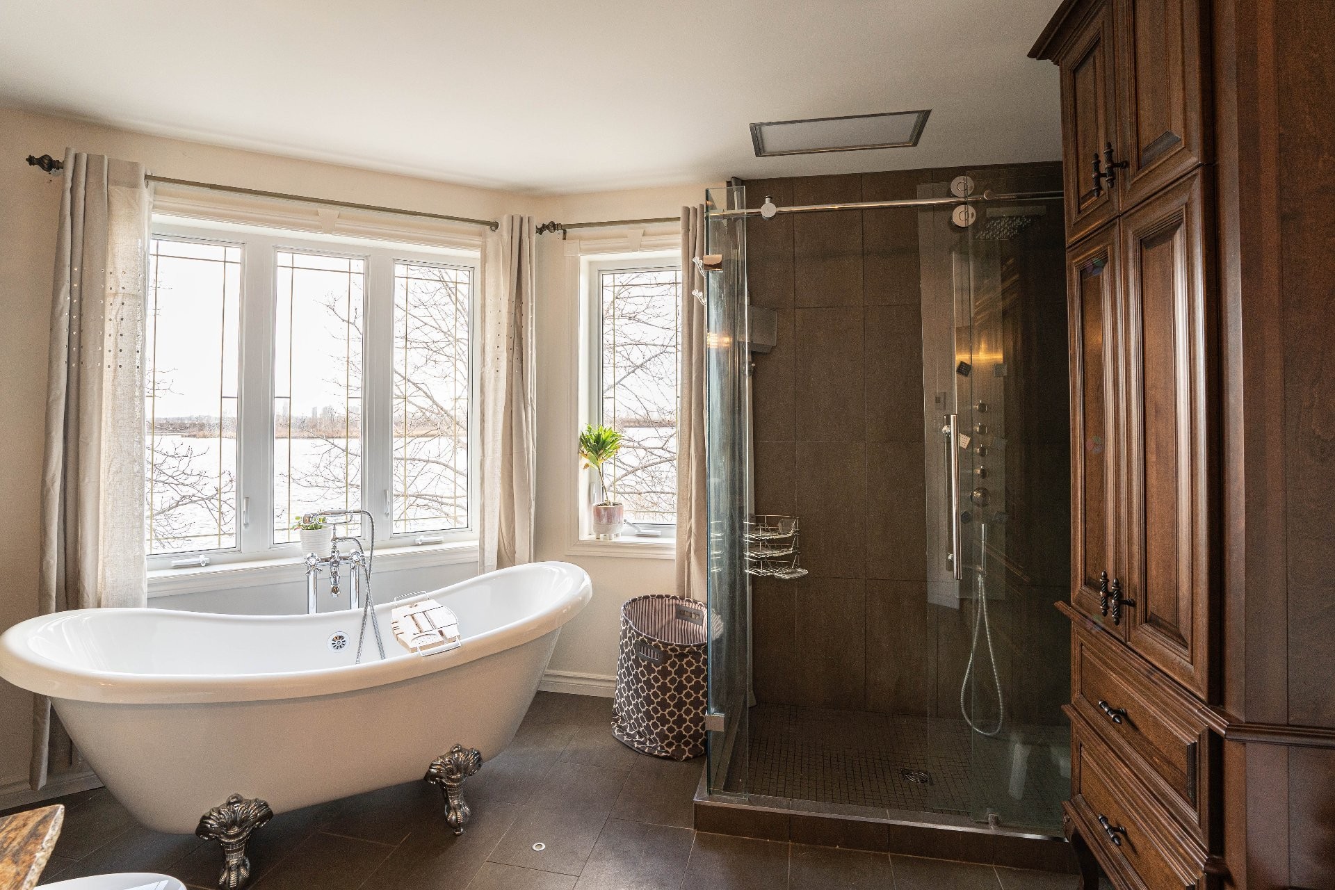 Salle de bains - 8940 Boul. Marie-Victorin, Brossard, QC - Indoor Photo Showing Bathroom