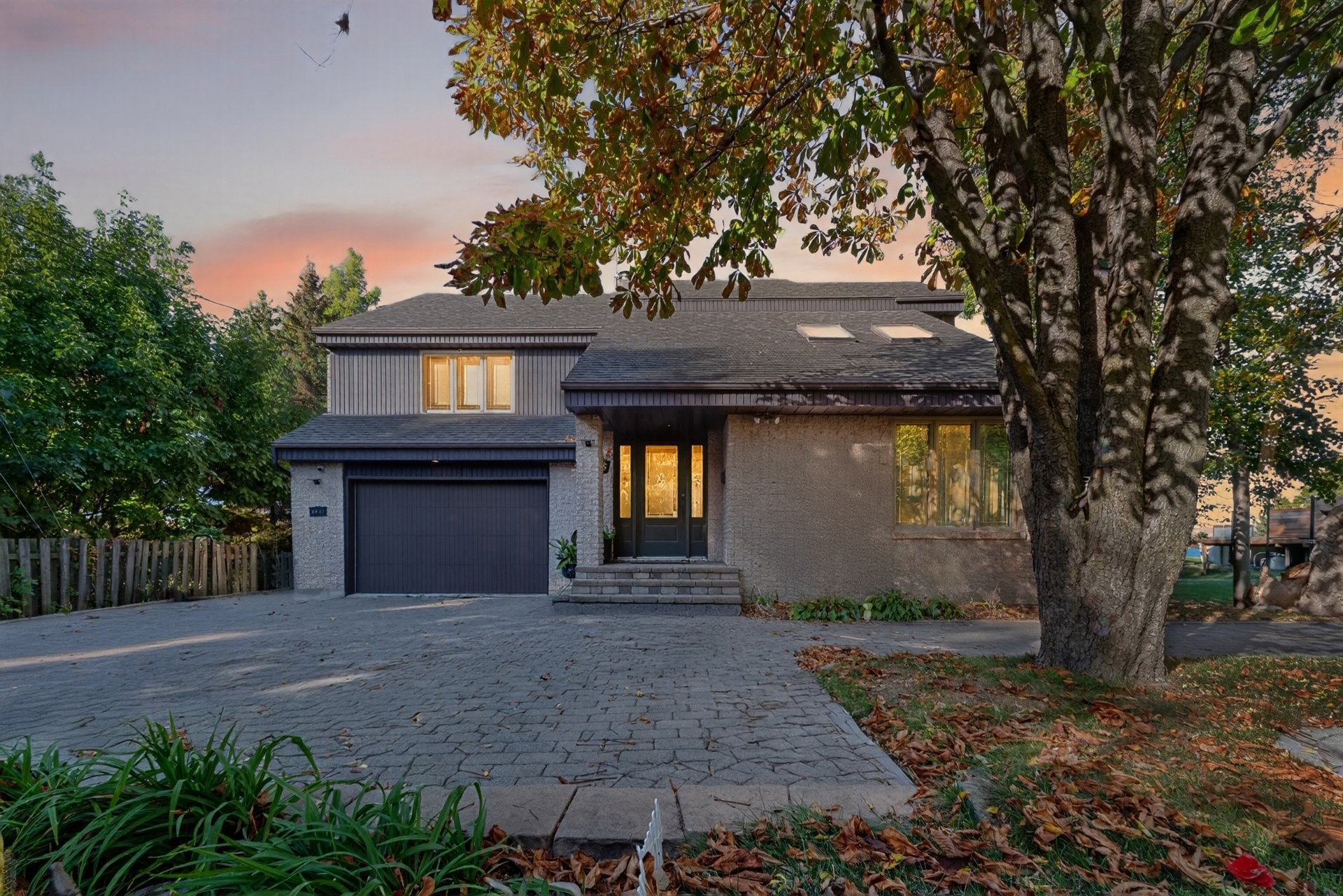 Façade - 8940 Boul. Marie-Victorin, Brossard, QC - Outdoor