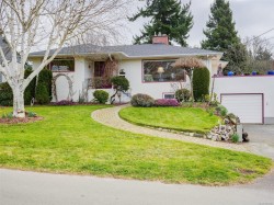 3911 Dawe Rd Saanich, BC V8N 4H5