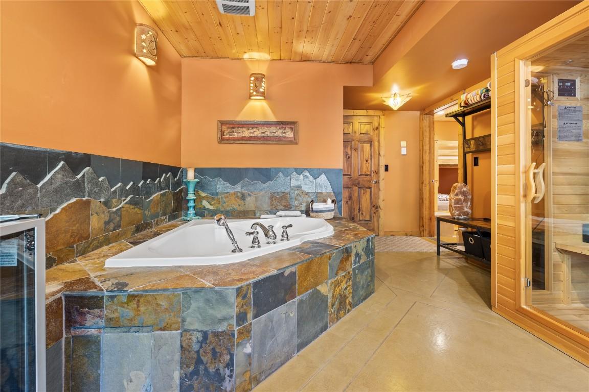 128 River Bend Lane, Kimberley, BC - Indoor