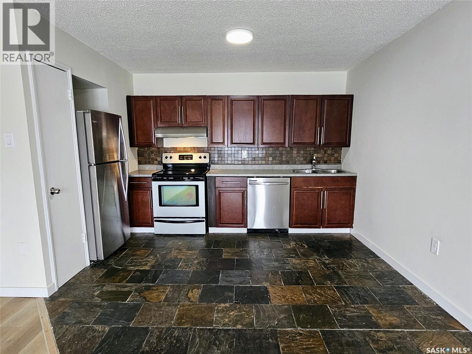 13 2 Summers Place, Saskatoon, SK - Indoor Photo Showing Kitchen With Stainless Steel Kitchen With Double Sink