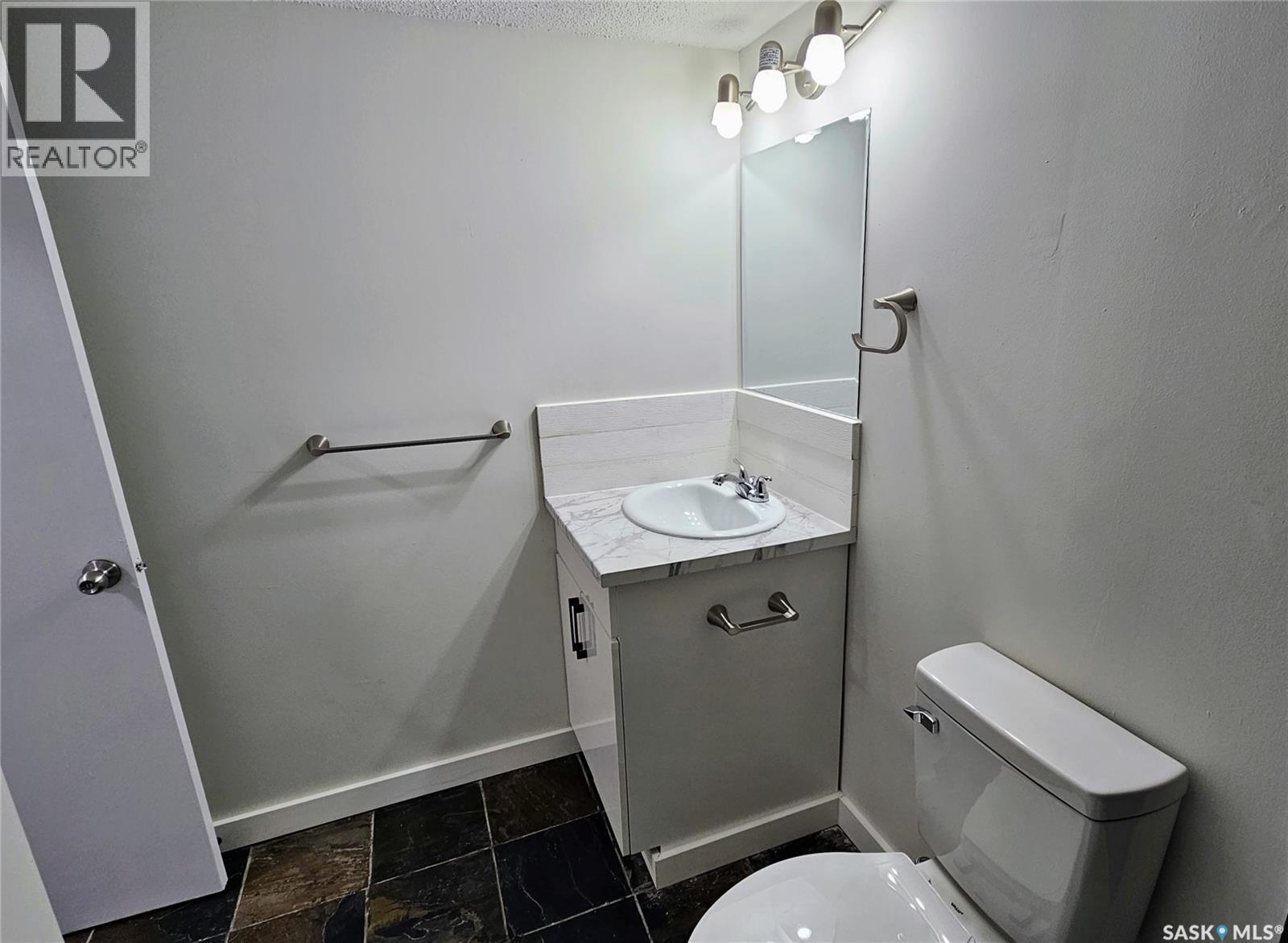 13 2 Summers Place, Saskatoon, SK - Indoor Photo Showing Bathroom
