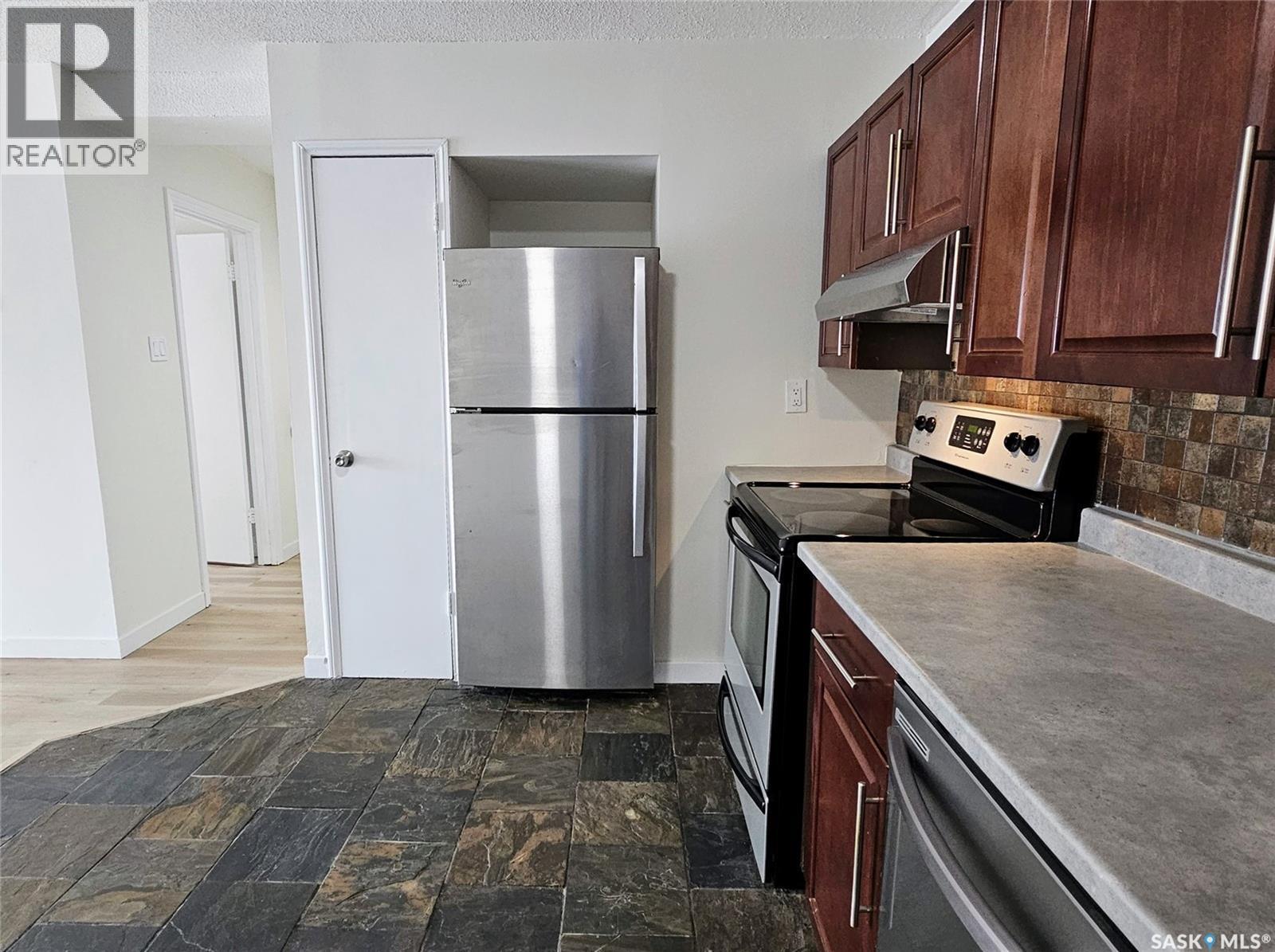 13 2 Summers Place, Saskatoon, SK - Indoor Photo Showing Kitchen With Stainless Steel Kitchen