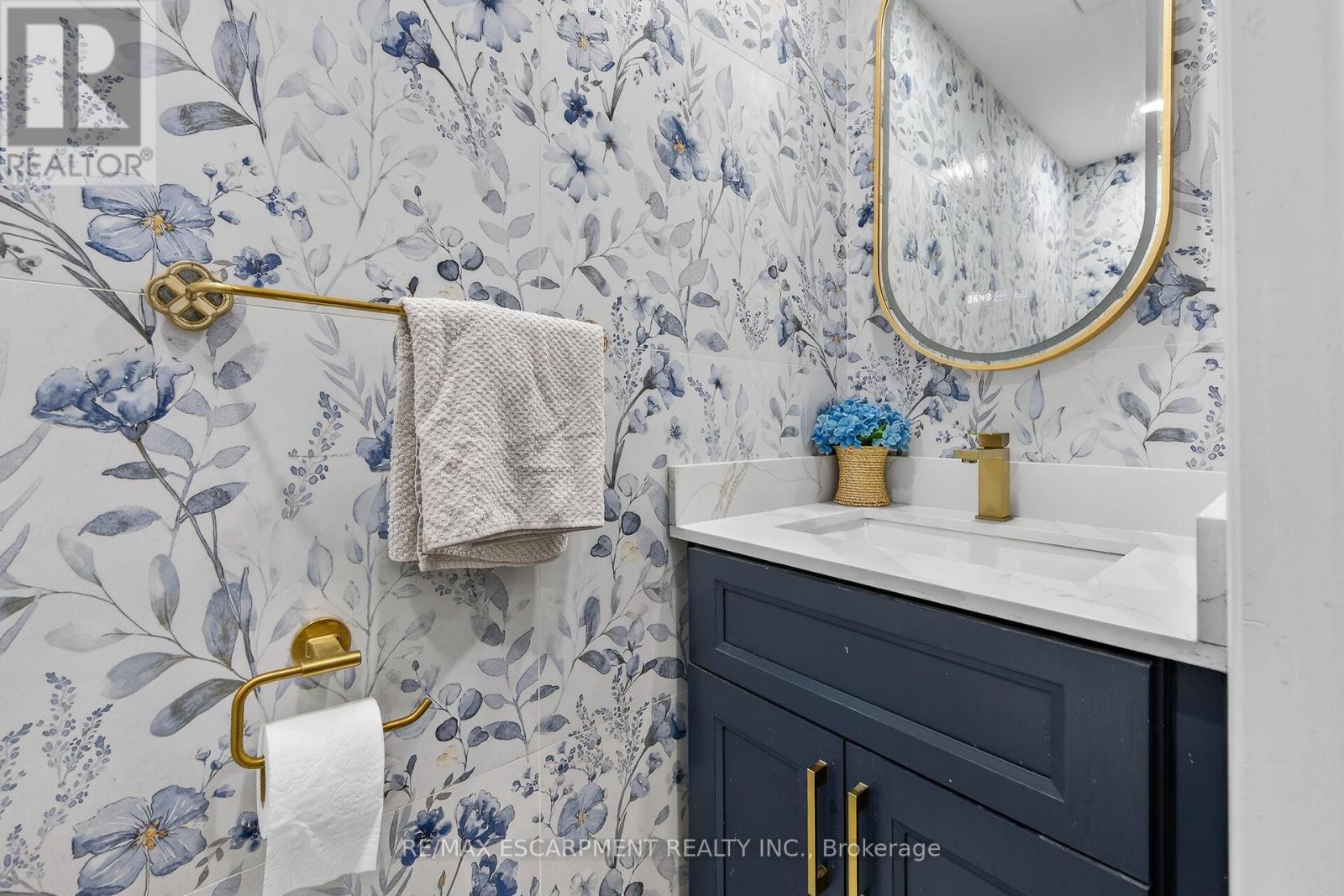 33 Panorama Way, Hamilton, ON - Indoor Photo Showing Bathroom