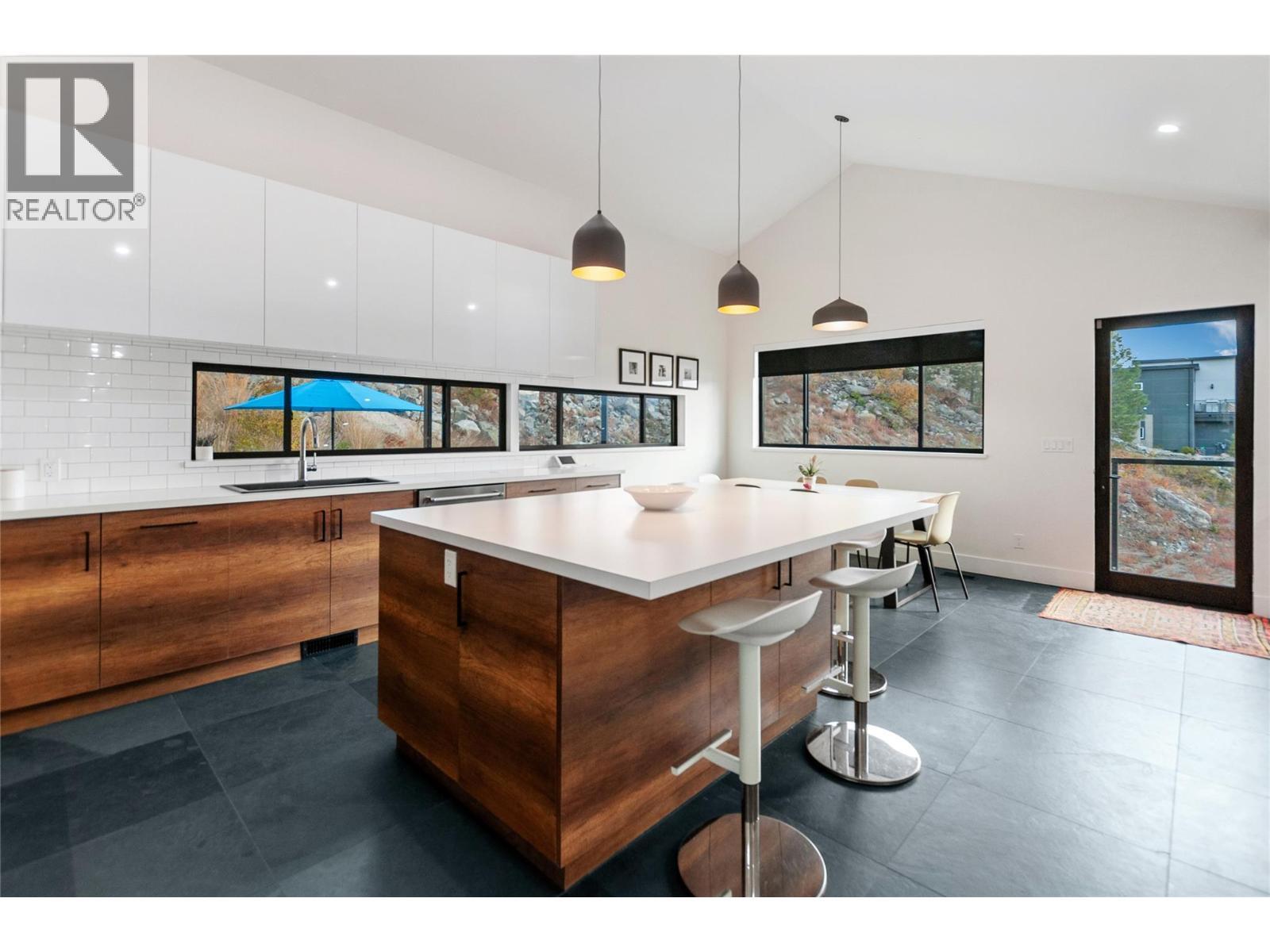 2710 Workman Place, Naramata, BC - Indoor Photo Showing Kitchen
