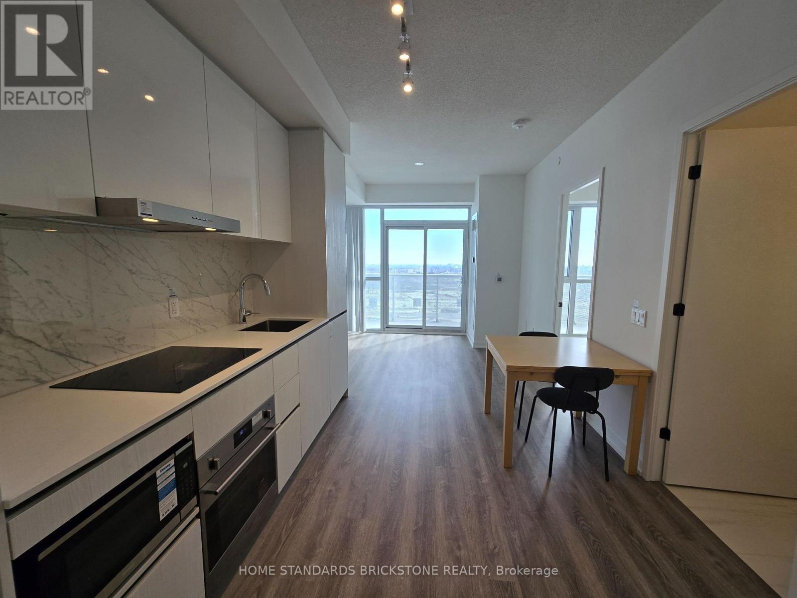 4711 - 8 Interchange Way, Vaughan, ON - Indoor Photo Showing Kitchen