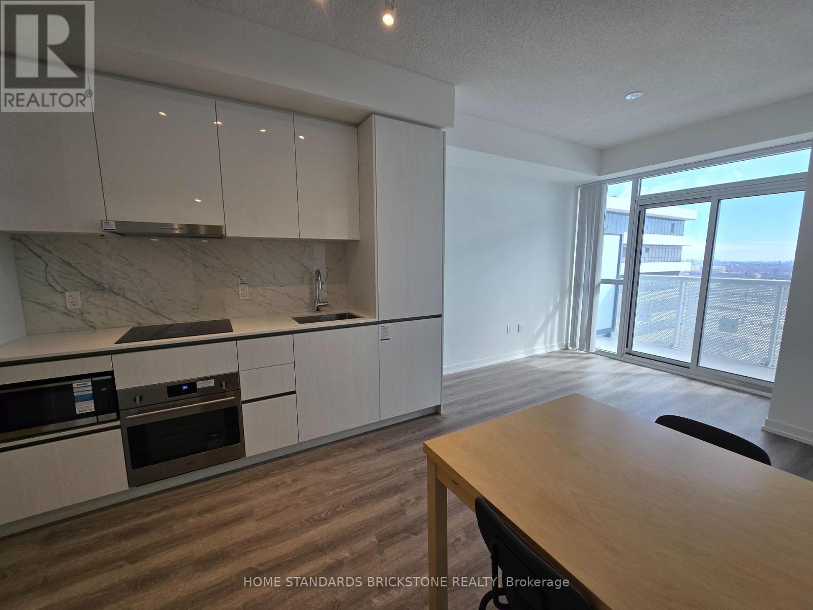 4711 - 8 Interchange Way, Vaughan, ON - Indoor Photo Showing Kitchen