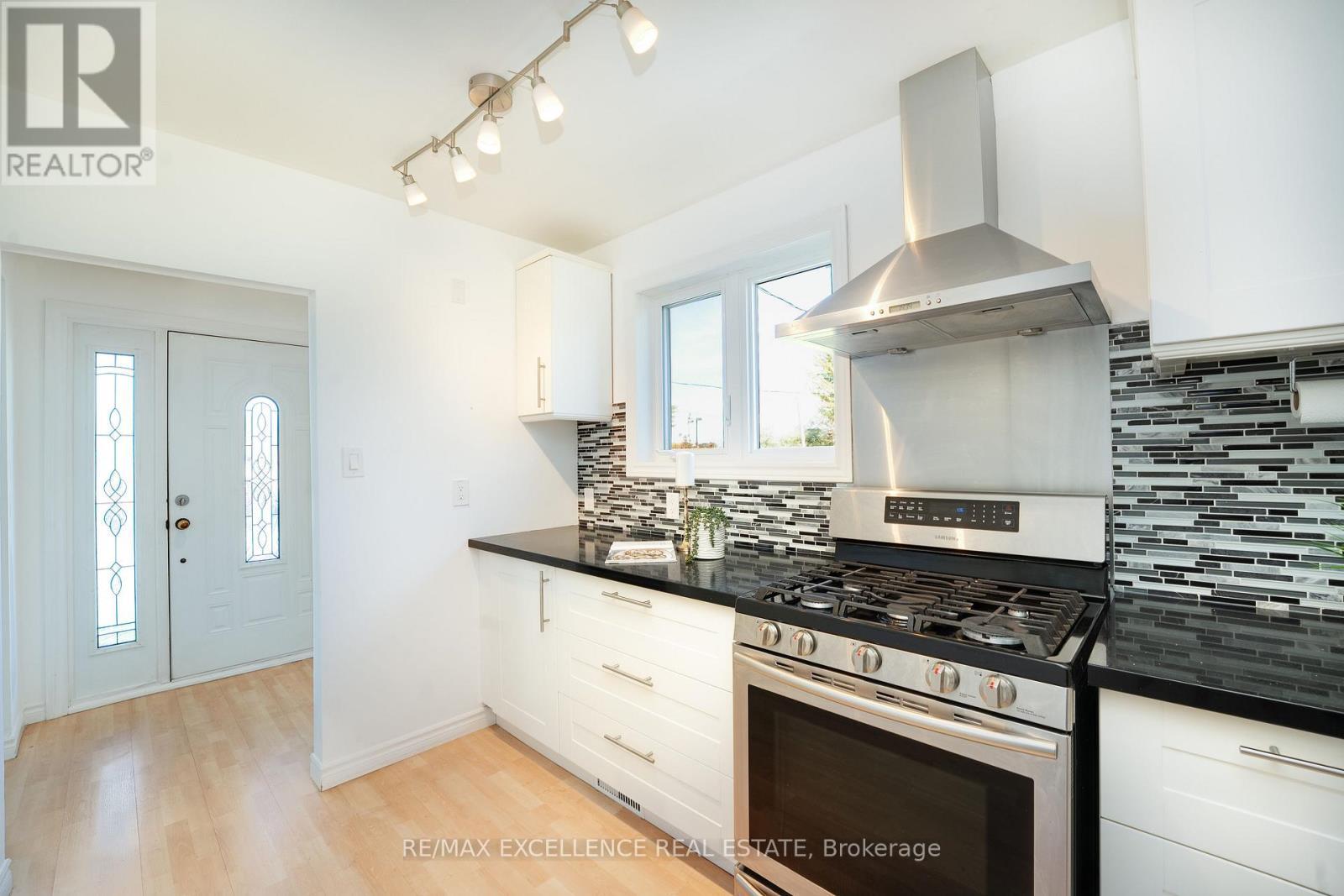 3692 Crabtree Crescent, Mississauga, ON - Indoor Photo Showing Kitchen