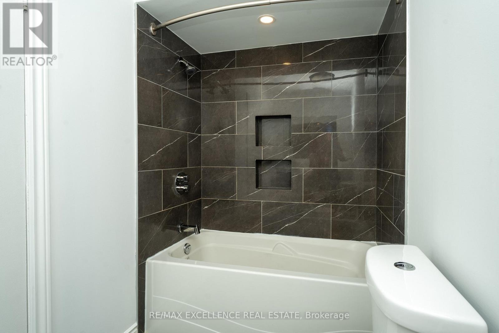 3692 Crabtree Crescent, Mississauga, ON - Indoor Photo Showing Bathroom