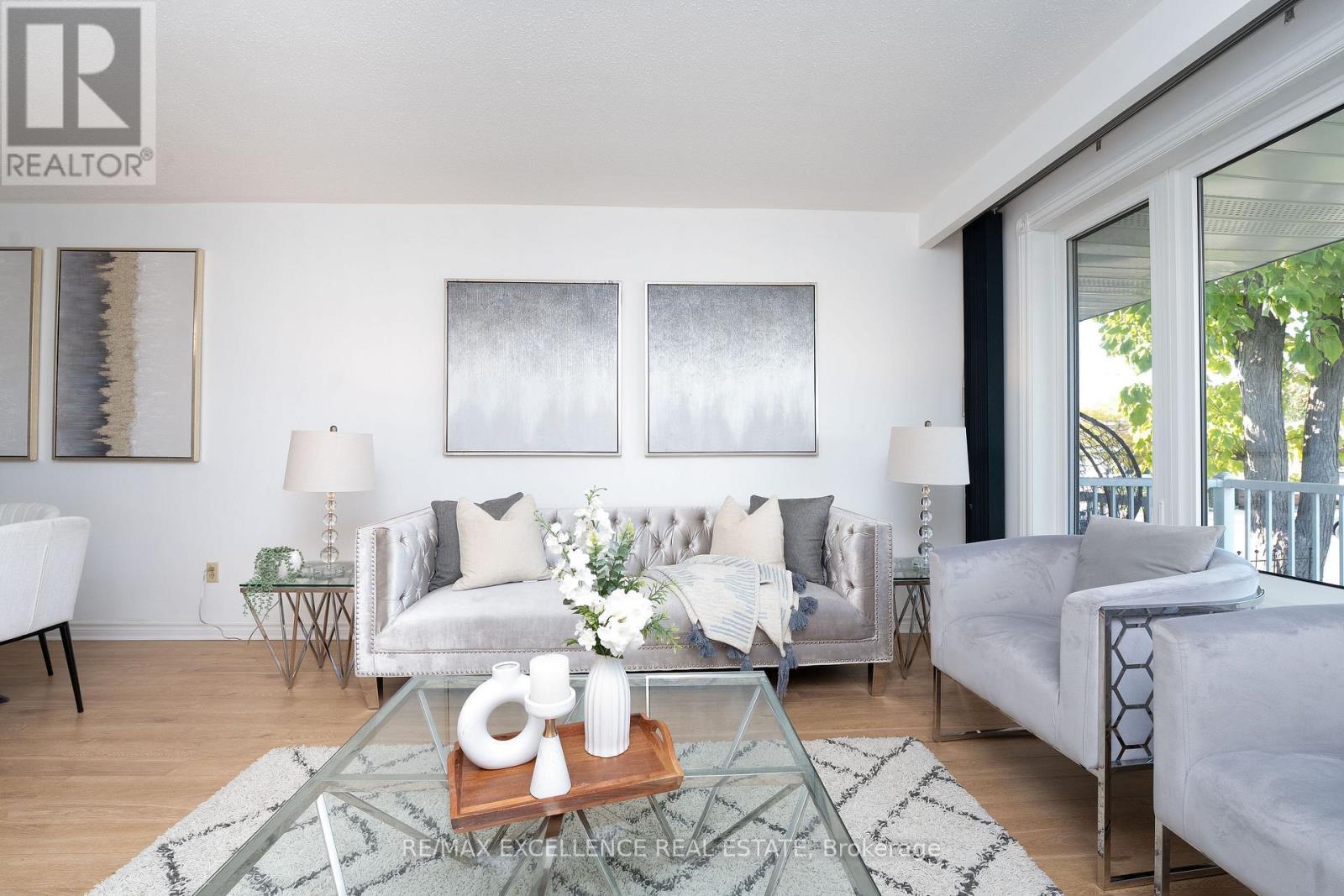 3692 Crabtree Crescent, Mississauga, ON - Indoor Photo Showing Living Room