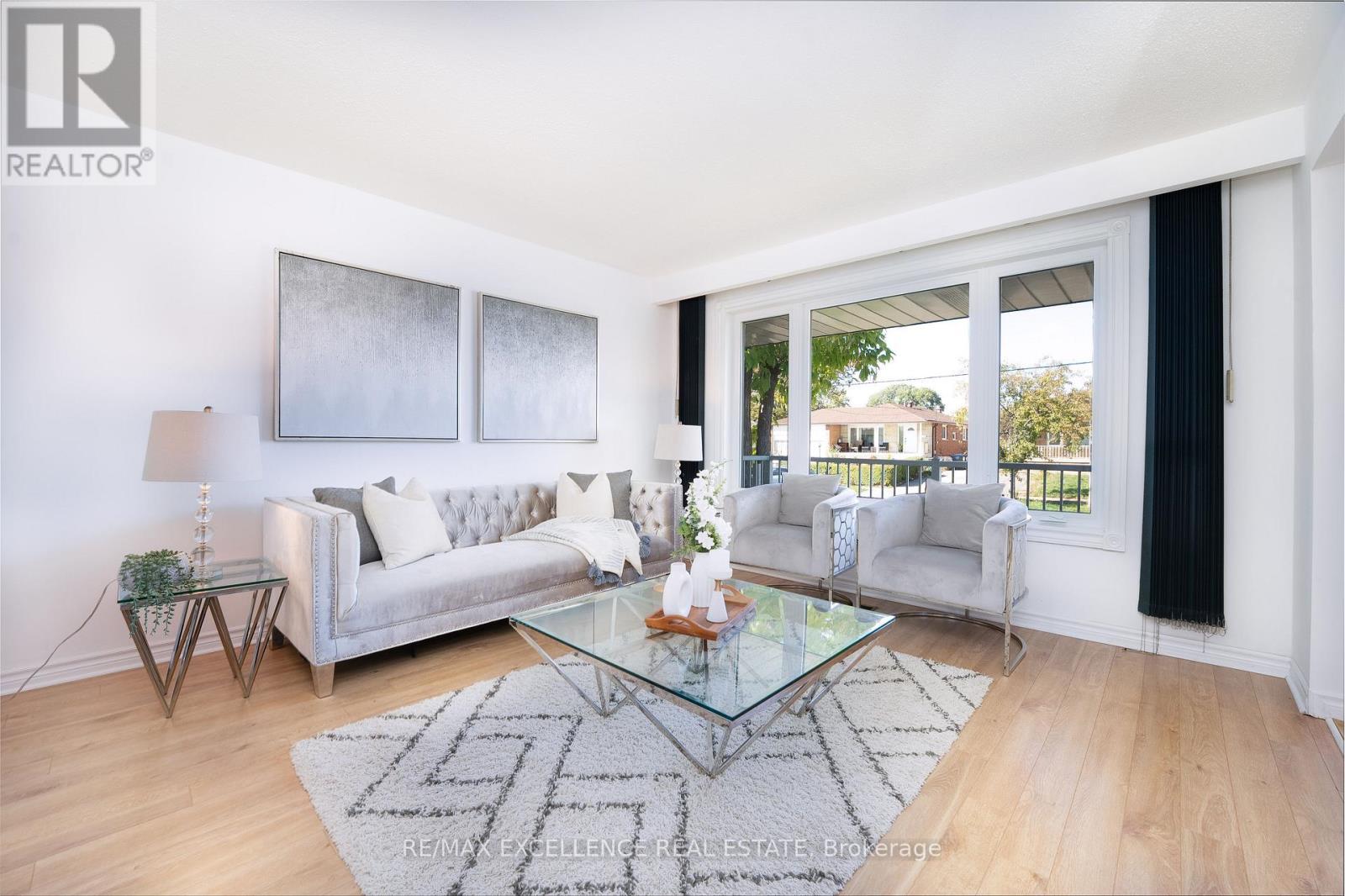 3692 Crabtree Crescent, Mississauga, ON - Indoor Photo Showing Living Room