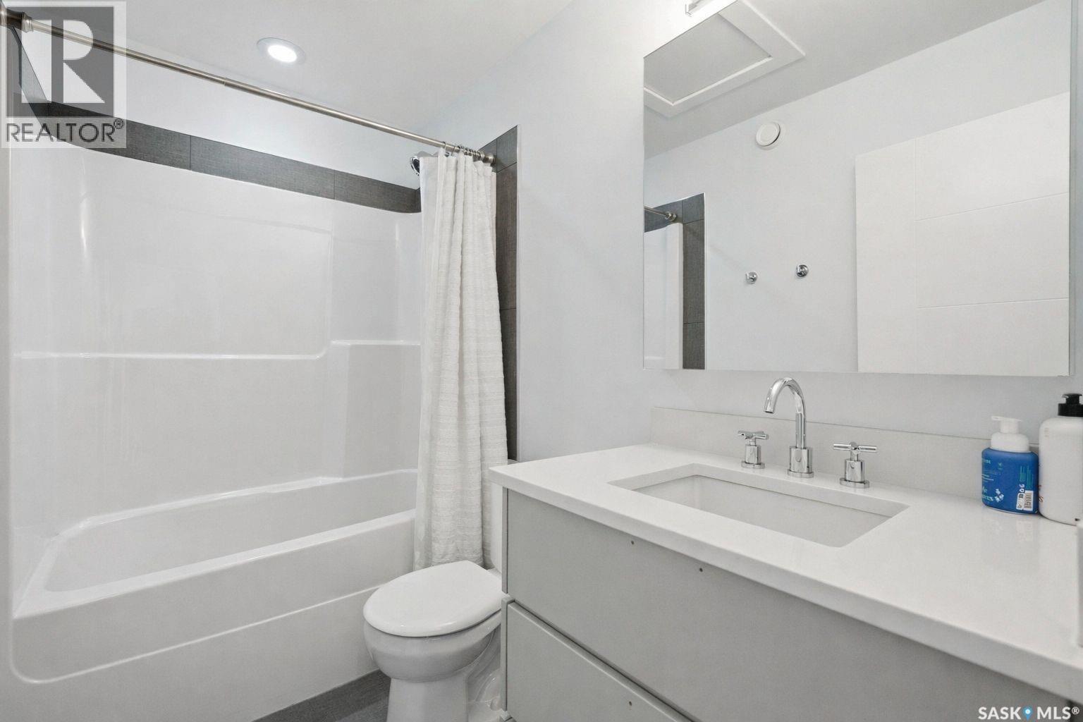 370 Atton Crescent, Saskatoon, SK - Indoor Photo Showing Bathroom