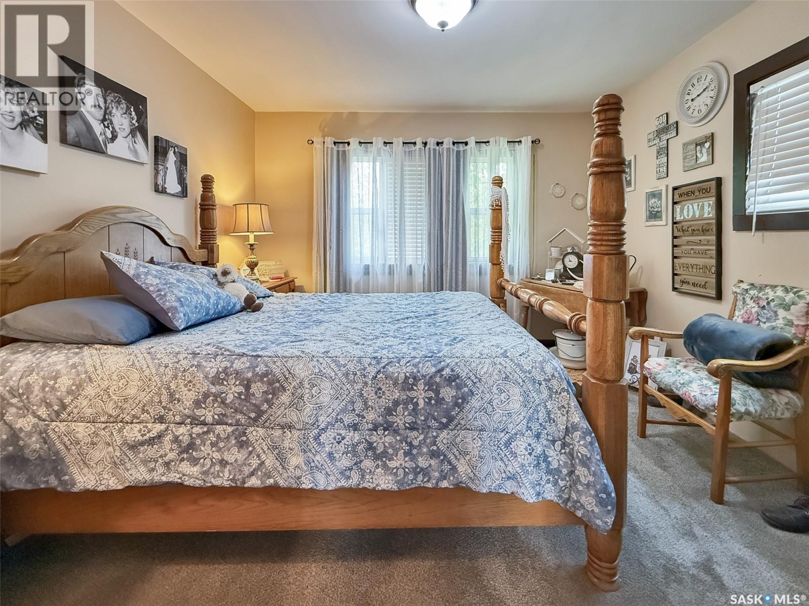 415 6Th Avenue Se, Swift Current, SK - Indoor Photo Showing Bedroom