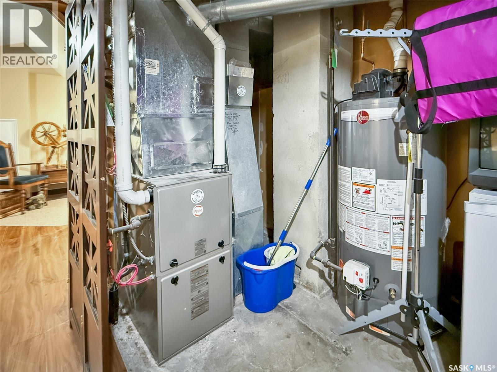 415 6Th Avenue Se, Swift Current, SK - Indoor Photo Showing Basement