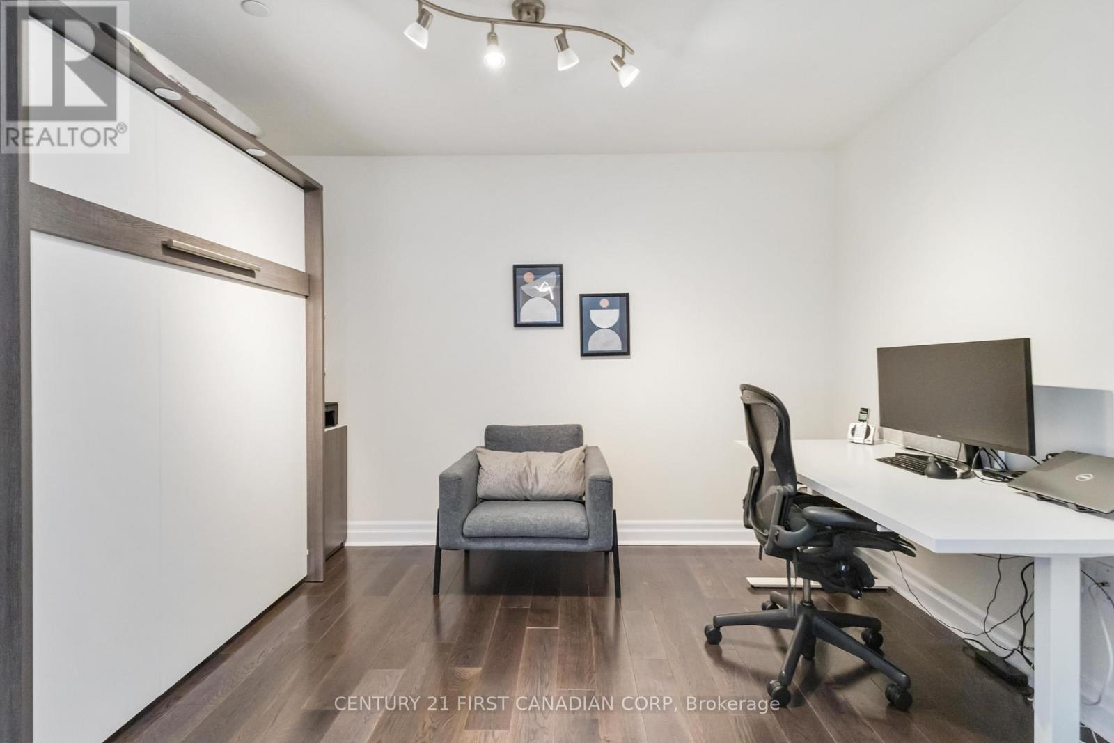 809 - 505 Talbot Street, London East (East F), ON - Indoor Photo Showing Office