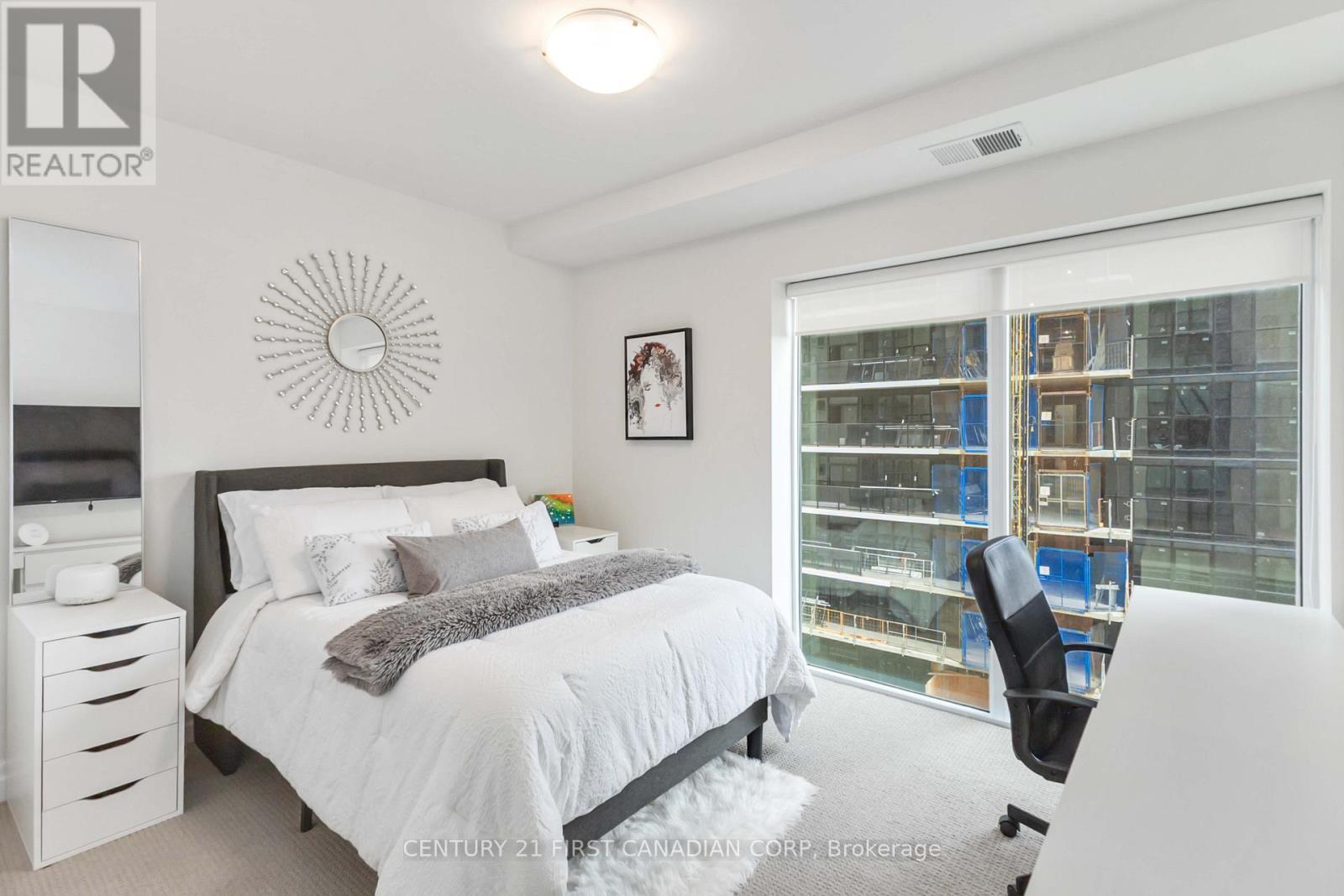 809 - 505 Talbot Street, London East (East F), ON - Indoor Photo Showing Bedroom