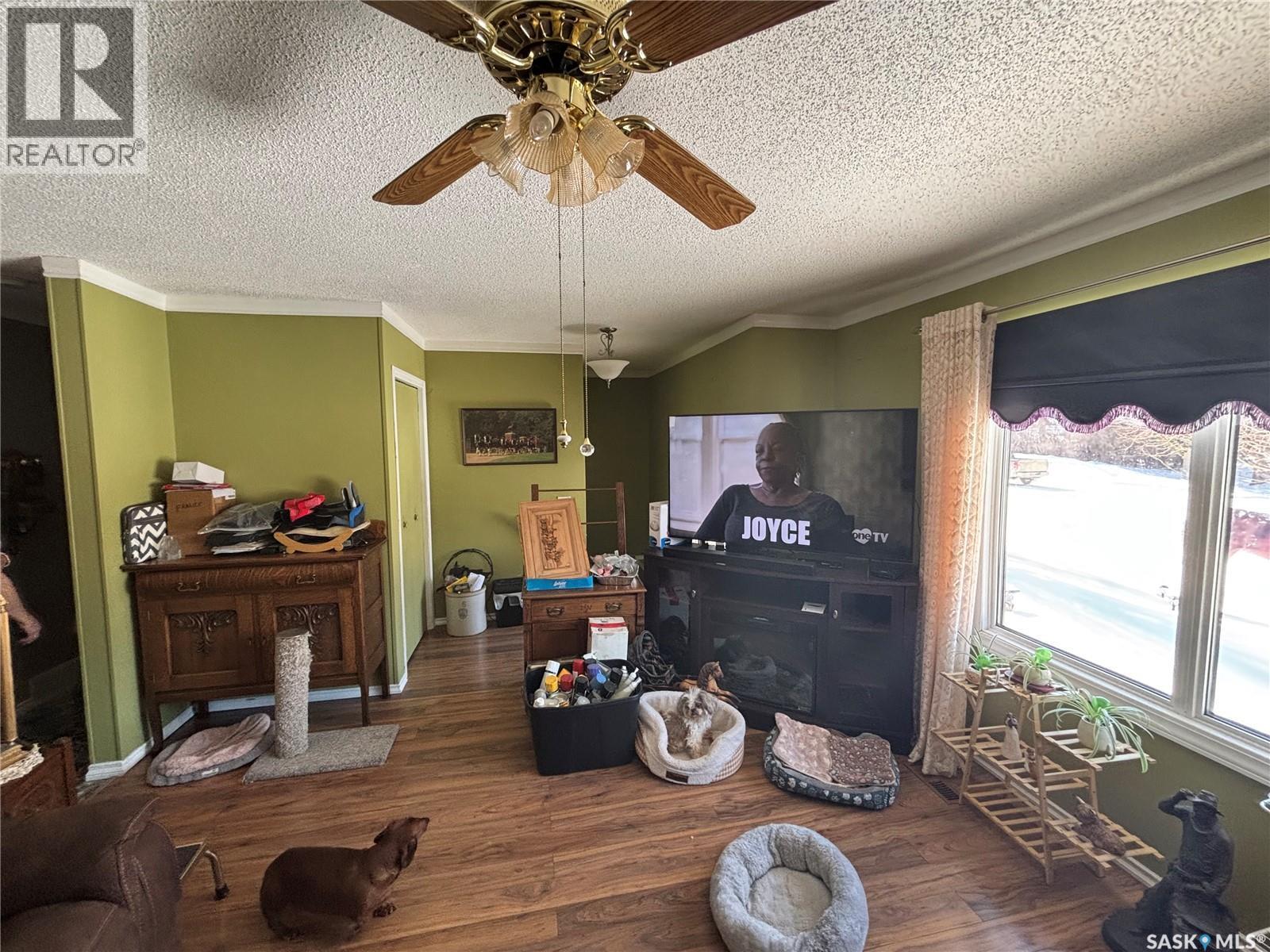 299 9Th Avenue, Broadview, SK - Indoor